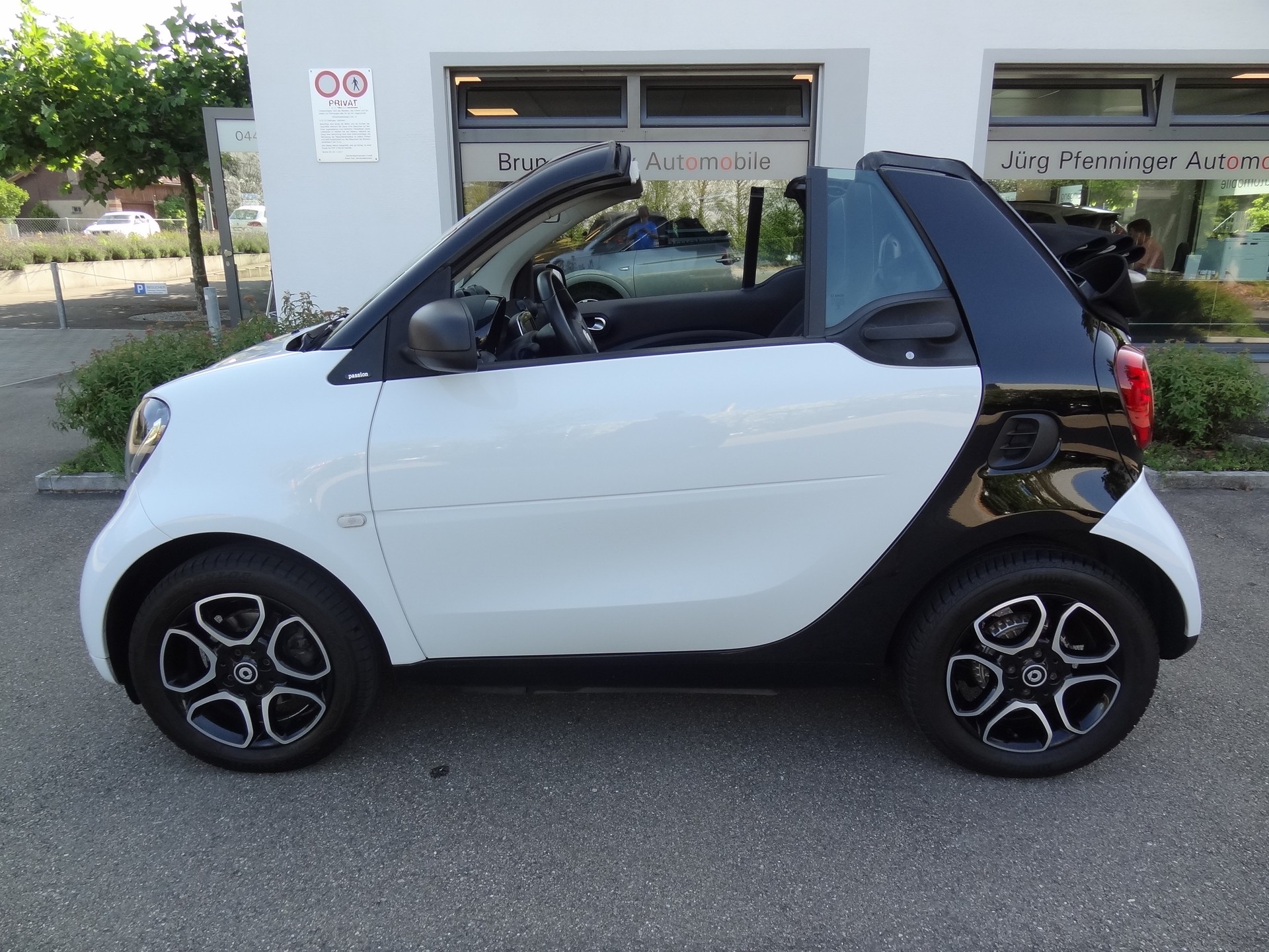 SMART Fortwo Passion Black & White-showroom-element-1