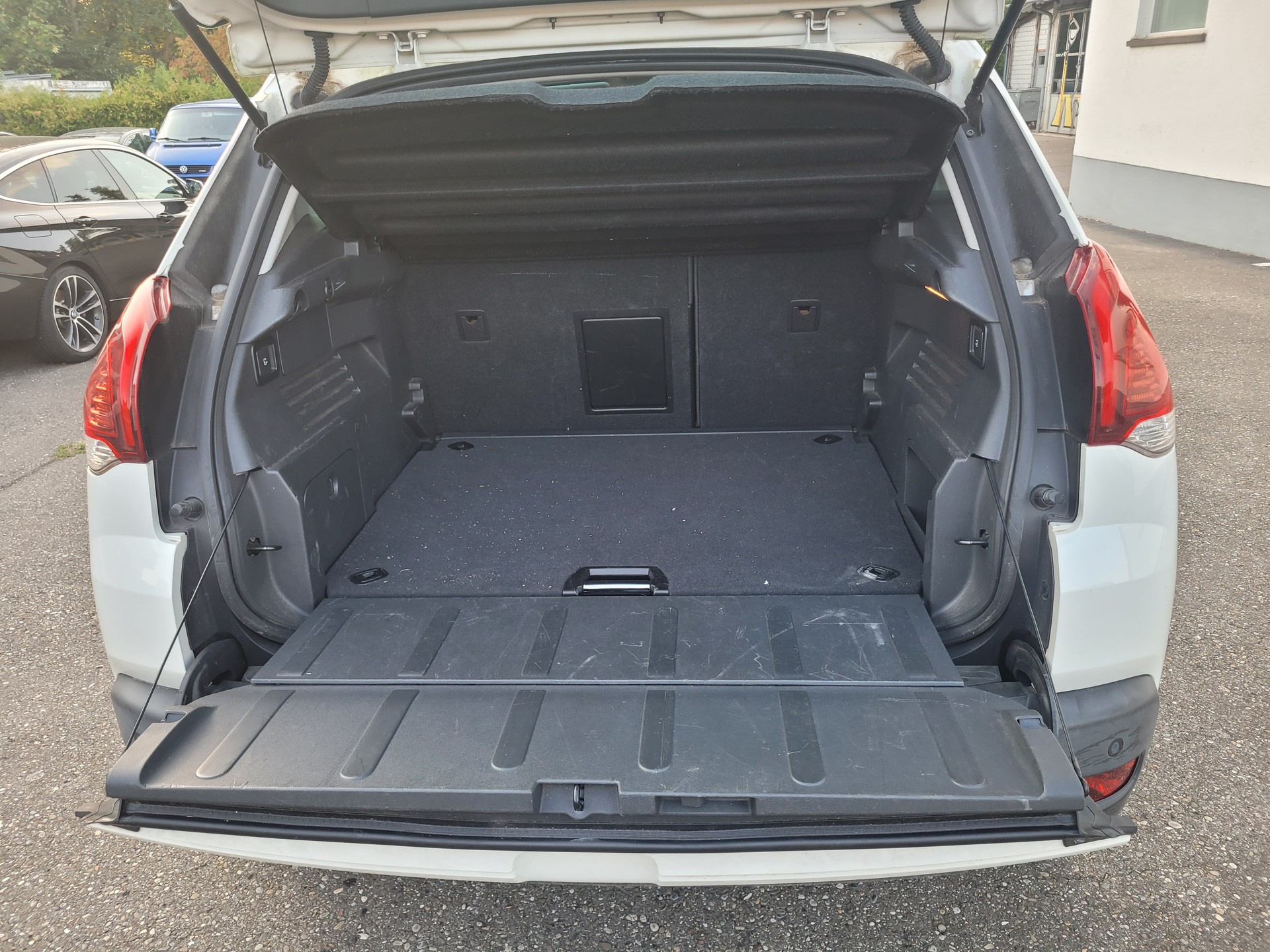 PEUGEOT 3008 1.6 THP Féline Tiptronic-image-4