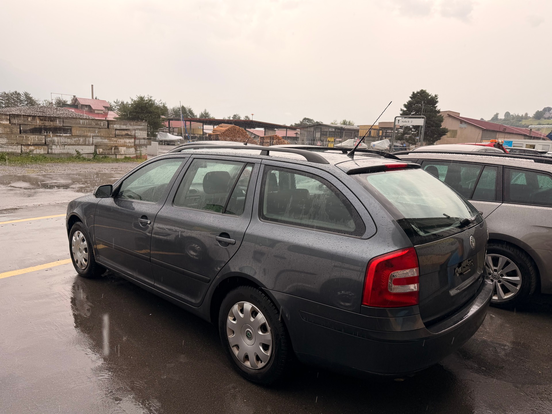 SKODA Octavia 2.0 FSI Swiss Adventure 4x4-showroom-element-2