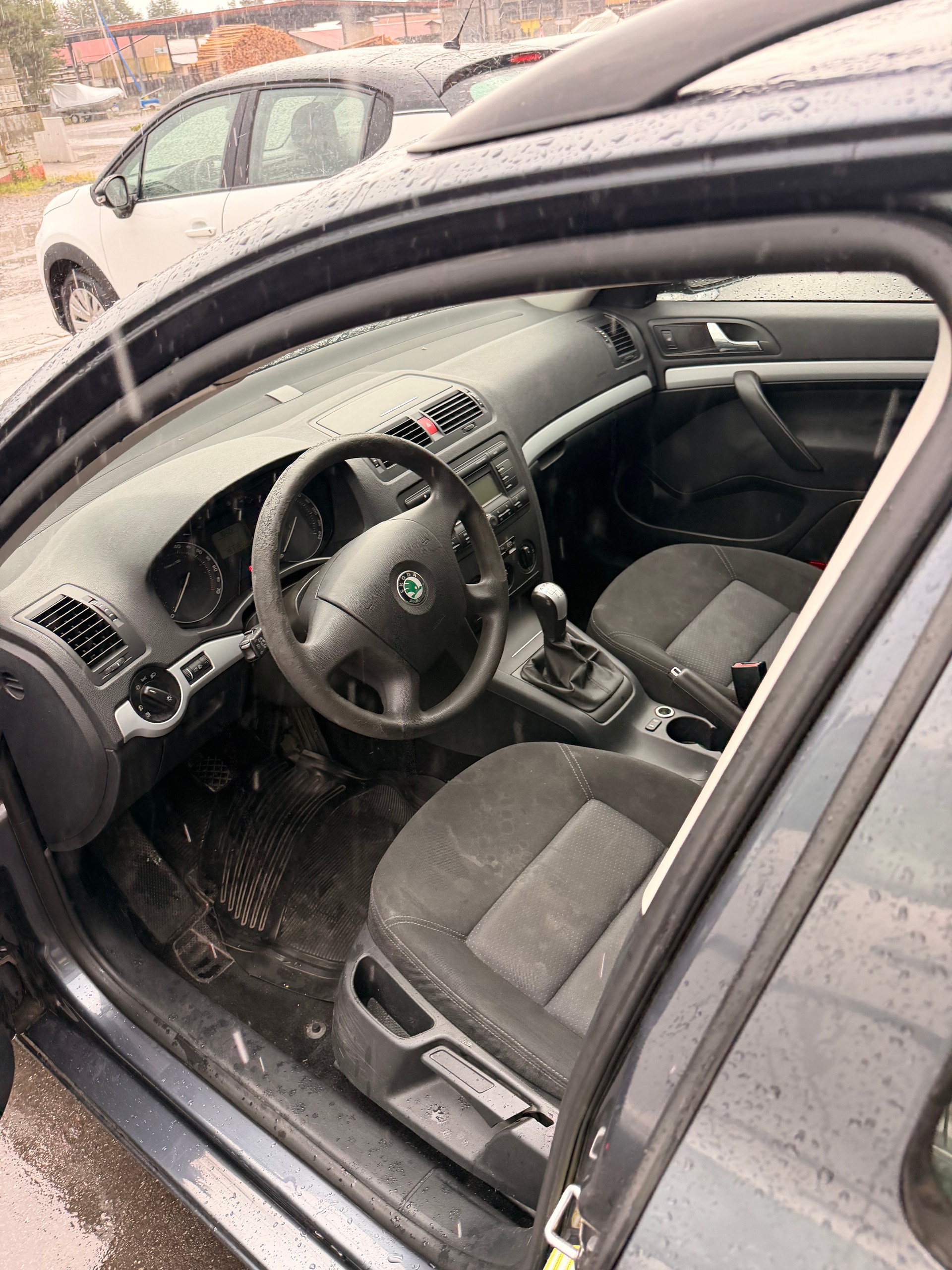 SKODA Octavia 2.0 FSI Swiss Adventure 4x4-image-5