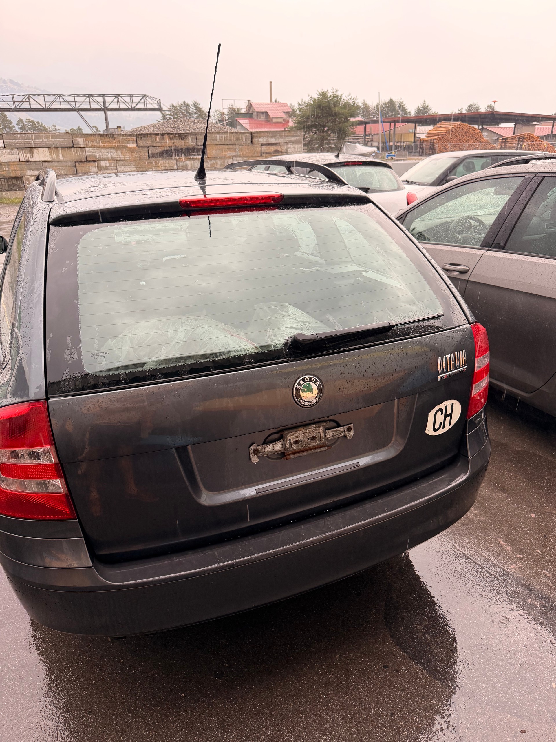 SKODA Octavia 2.0 FSI Swiss Adventure 4x4-showroom-element-3