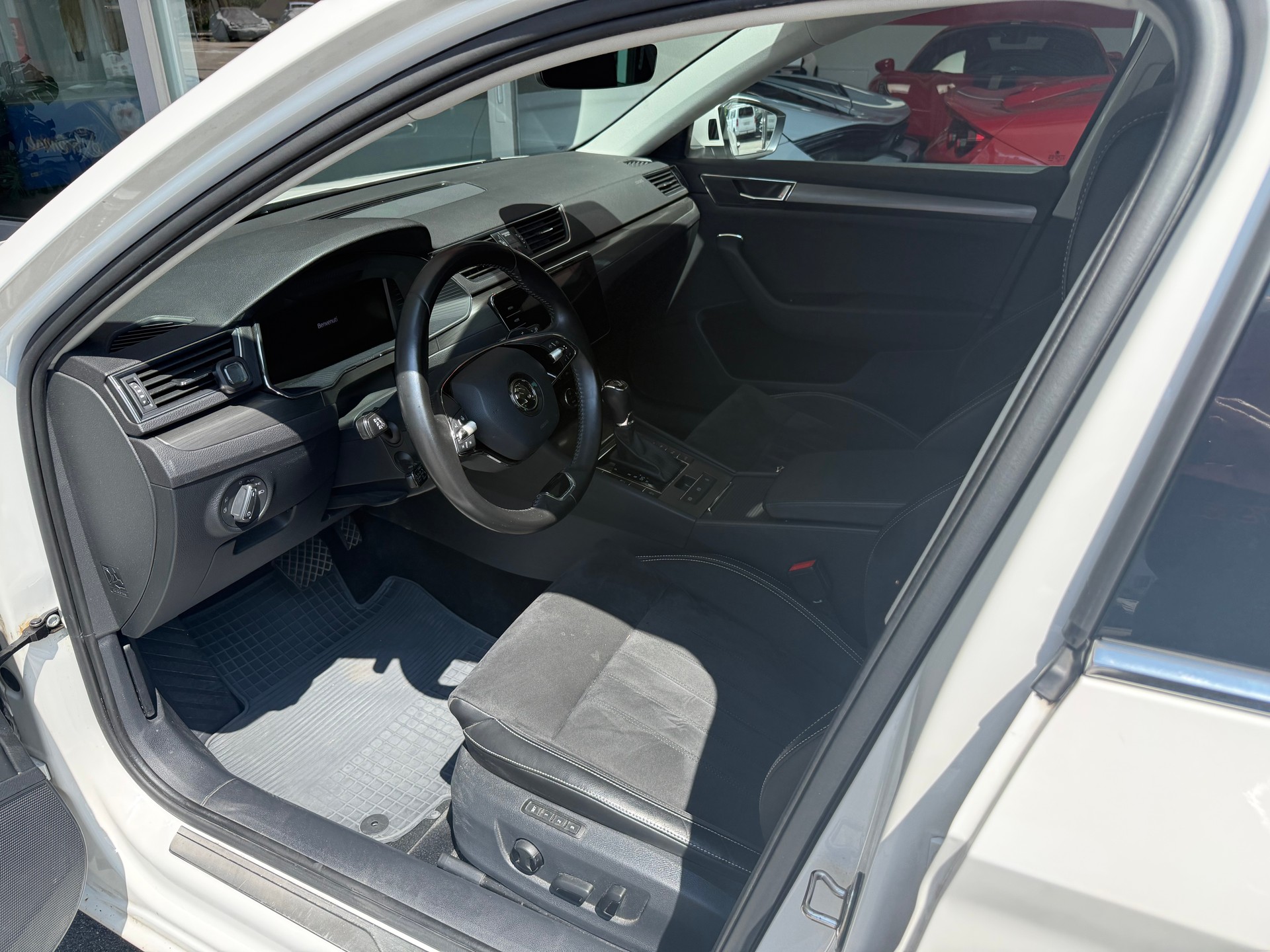 SKODA Superb Combi 2.0 TDi SportLine 4x4 DSG-showroom-element-3