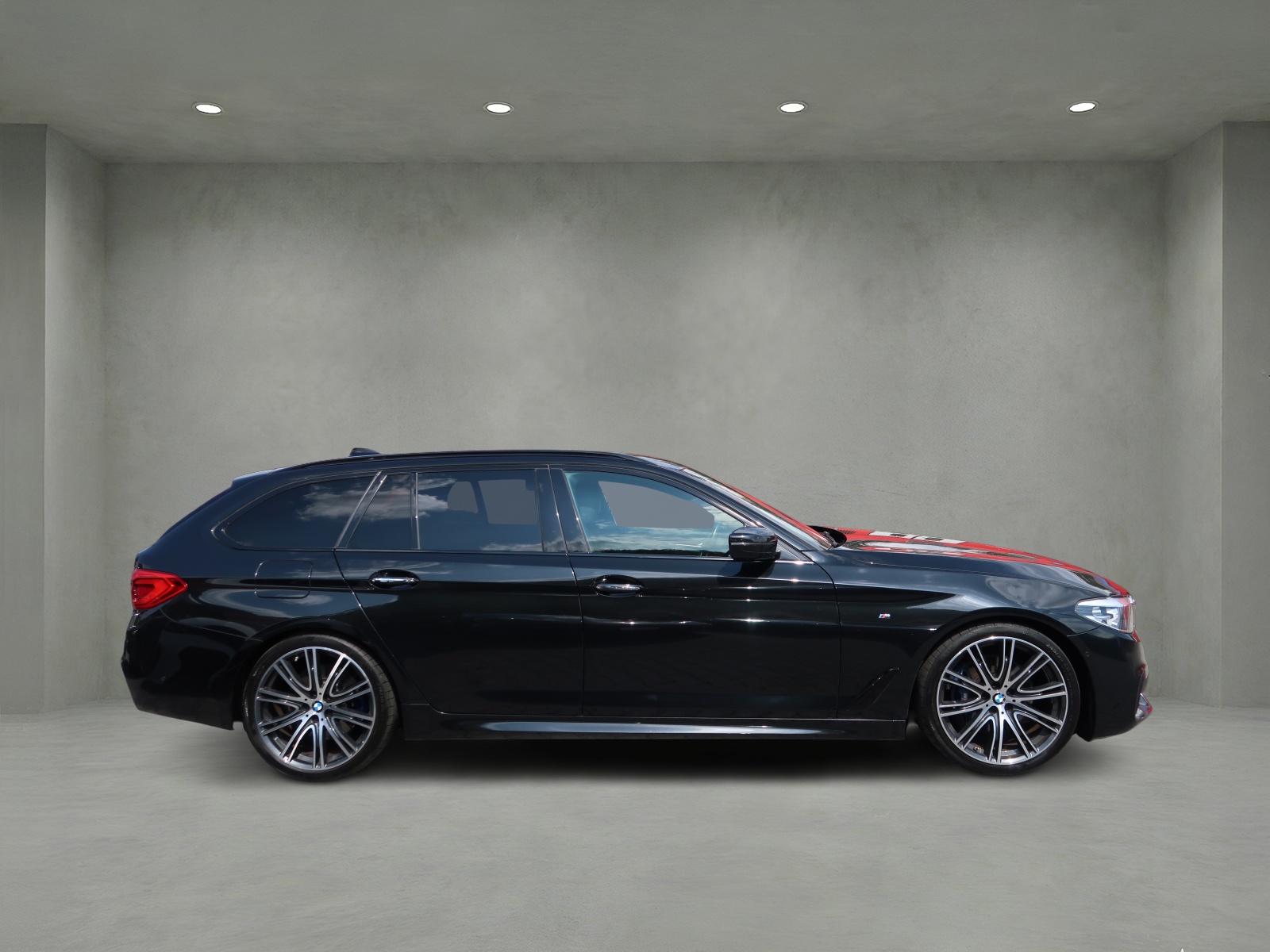 BMW 530d Touring M-Paket-showroom-element-3