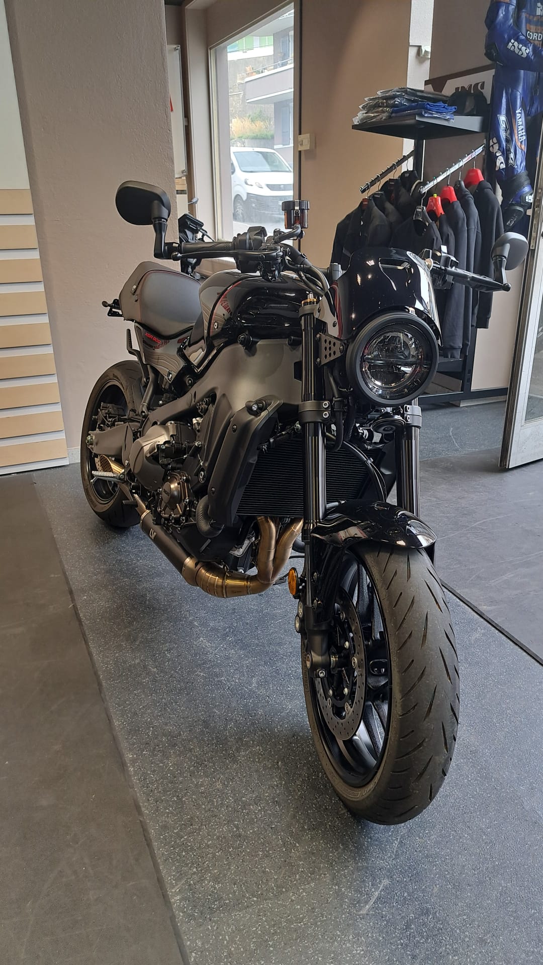 YAMAHA XSR 900-image-1
