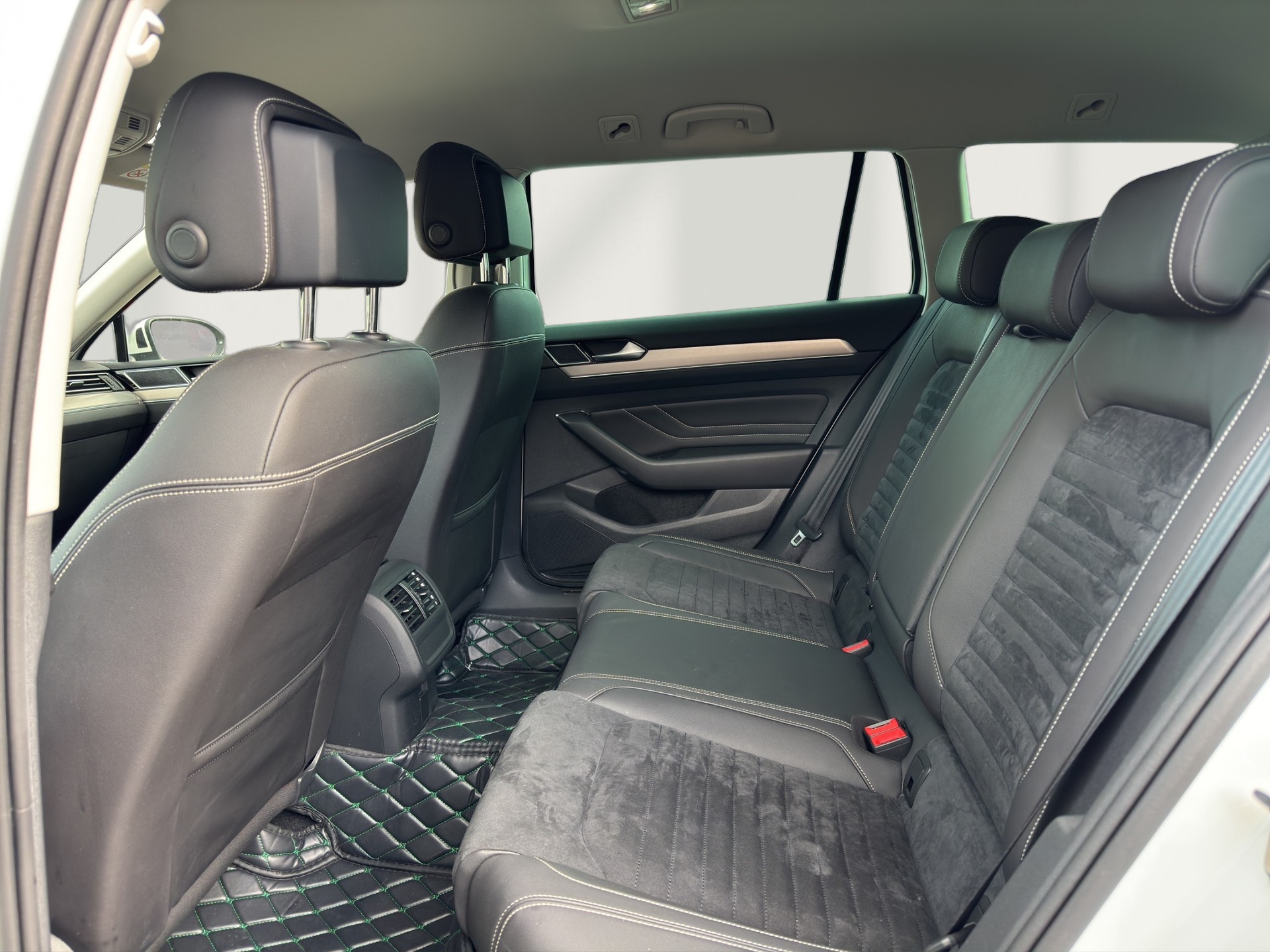 VW Passat 2.0 TDI BMT Elegance 4Motion DSG-image-11
