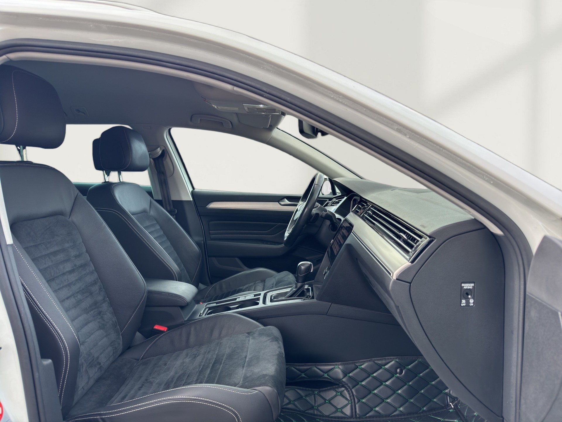 VW Passat 2.0 TDI BMT Elegance 4Motion DSG-image-10