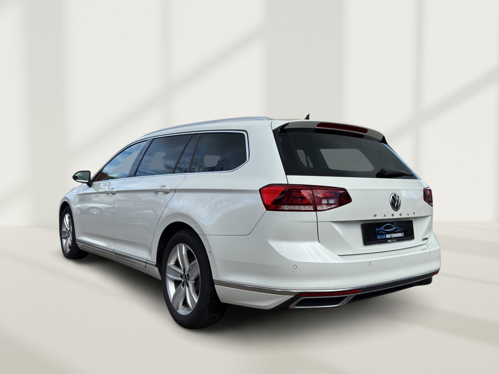 VW Passat 2.0 TDI BMT Elegance 4Motion DSG-image-4