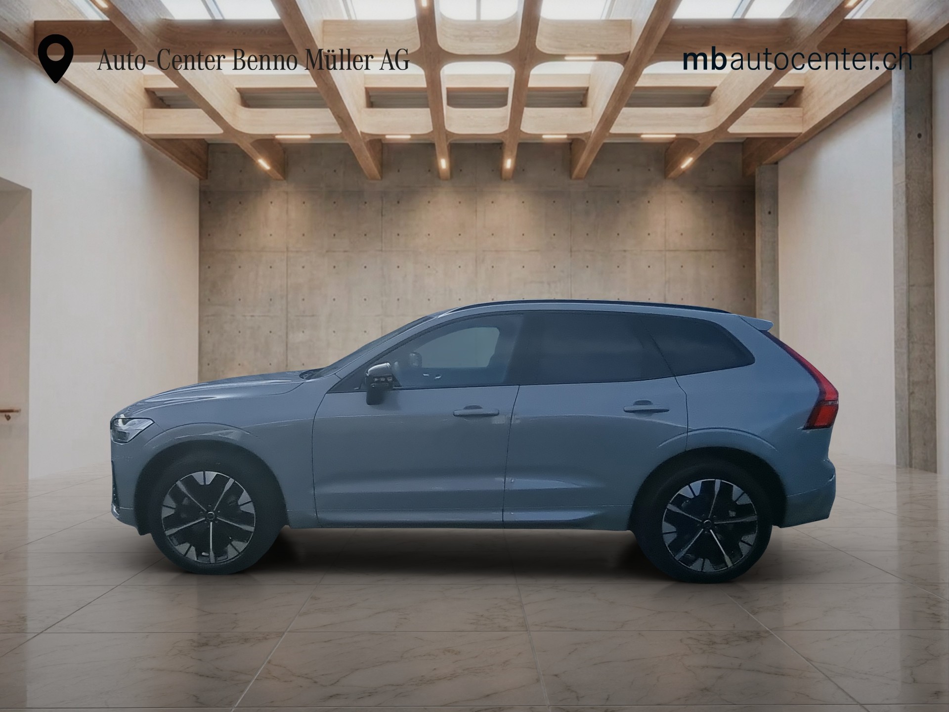 VOLVO XC60 2.0 B5 MH Plus Dark AWD-showroom-element-1