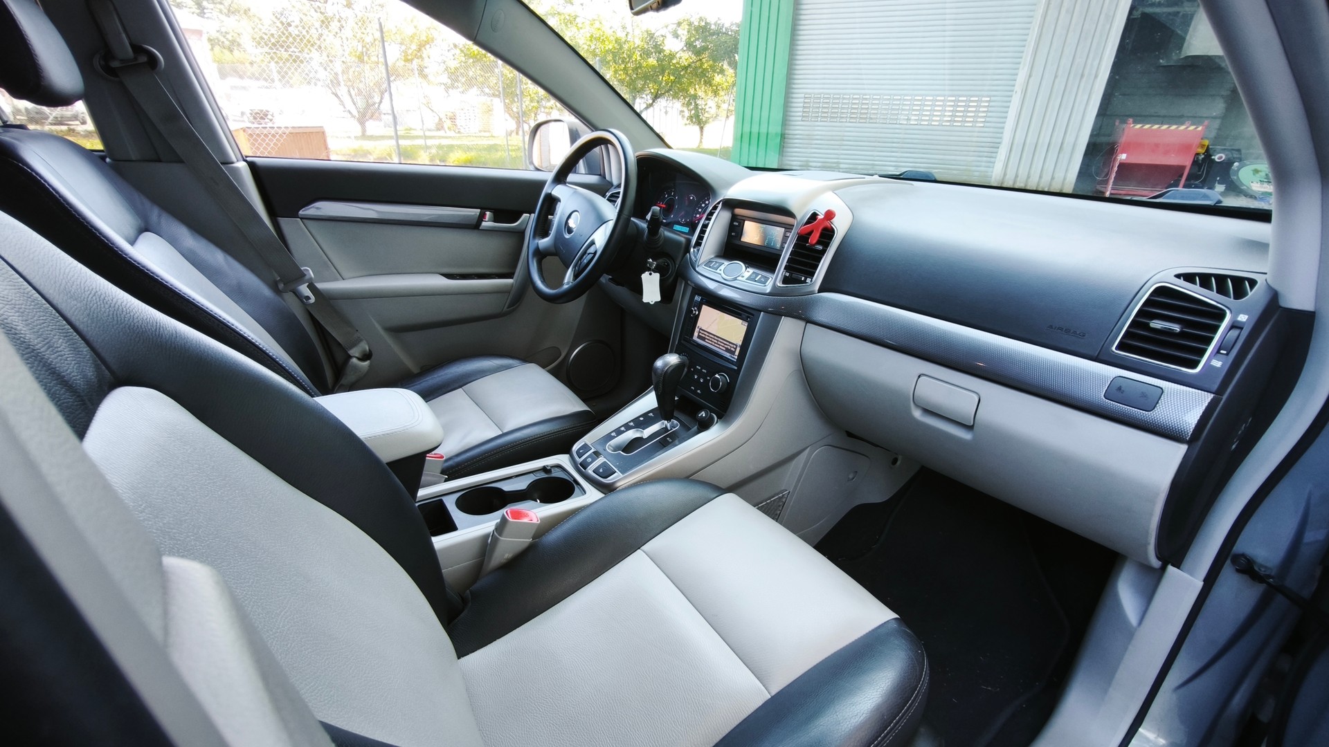 CHEVROLET Captiva 2.2 VCDi Louis Edition 4WD Automatic-image-4
