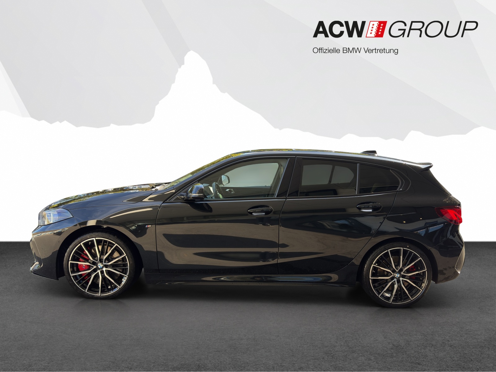 BMW M135i xDrive-showroom-element-1