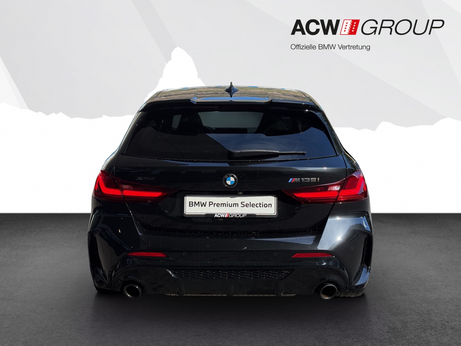 BMW M135i xDrive-showroom-element-3