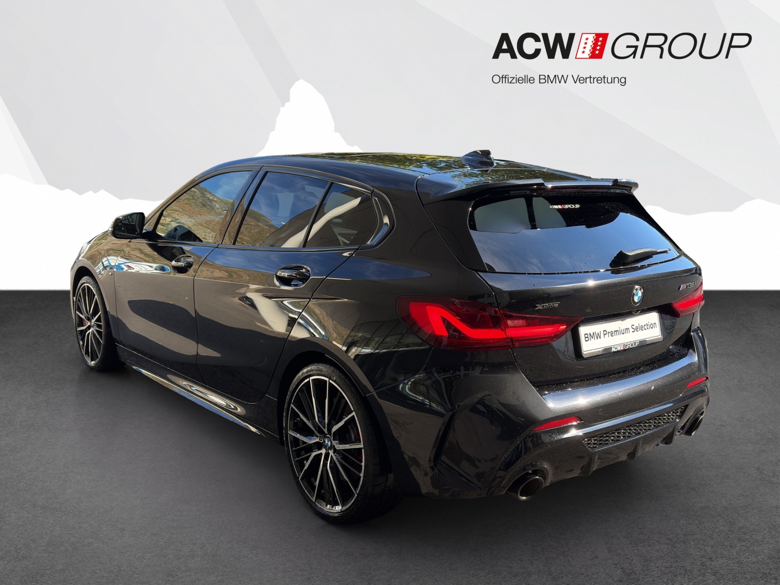 BMW M135i xDrive-showroom-element-2