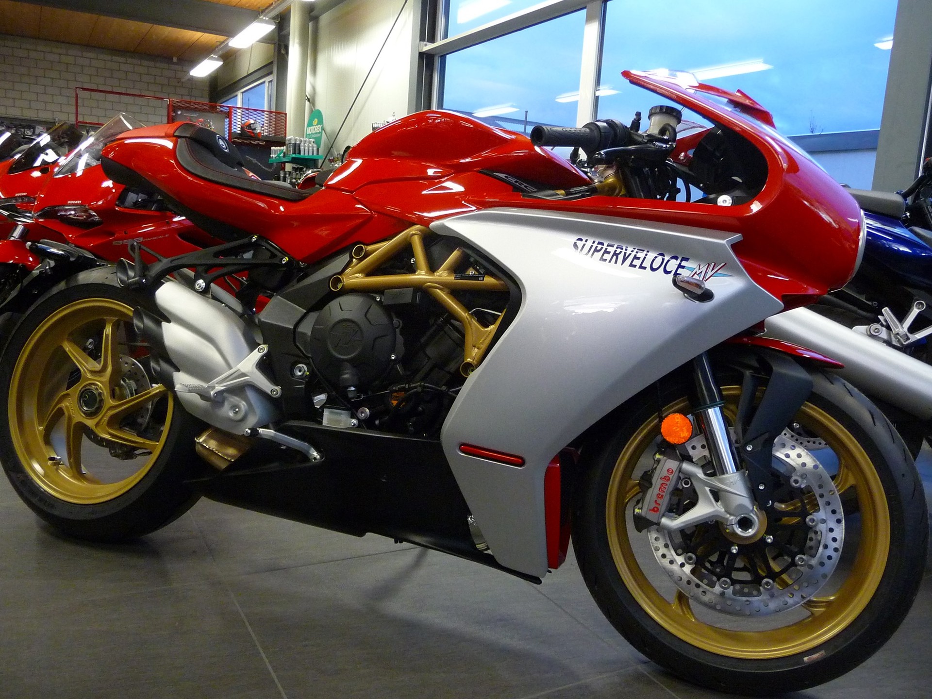 MV AGUSTA SUPERVELOCE 800-image-1