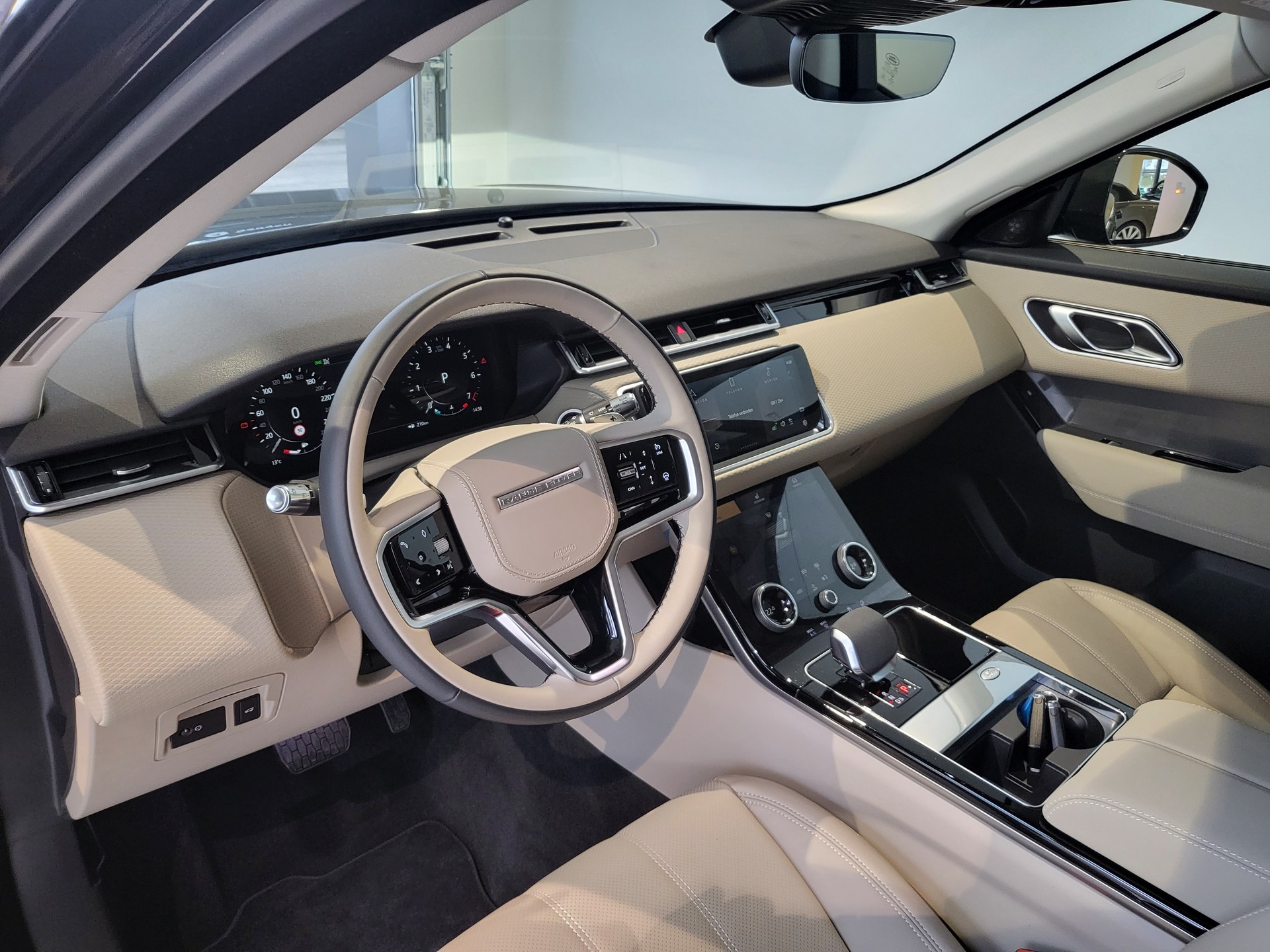 LAND ROVER Range Rover Velar P 250 SE Automatic-showroom-element-2