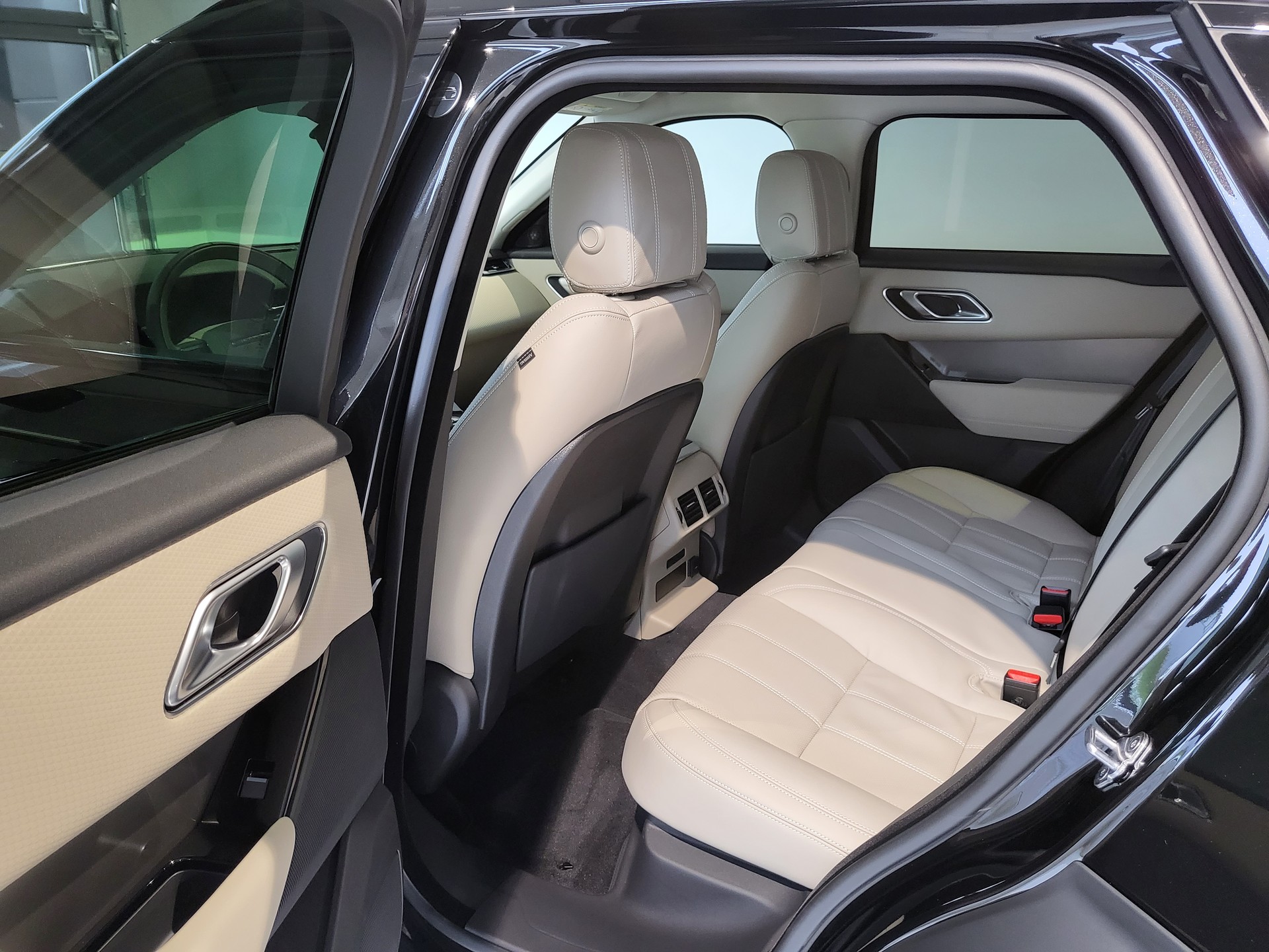 LAND ROVER Range Rover Velar P 250 SE Automatic-image-4