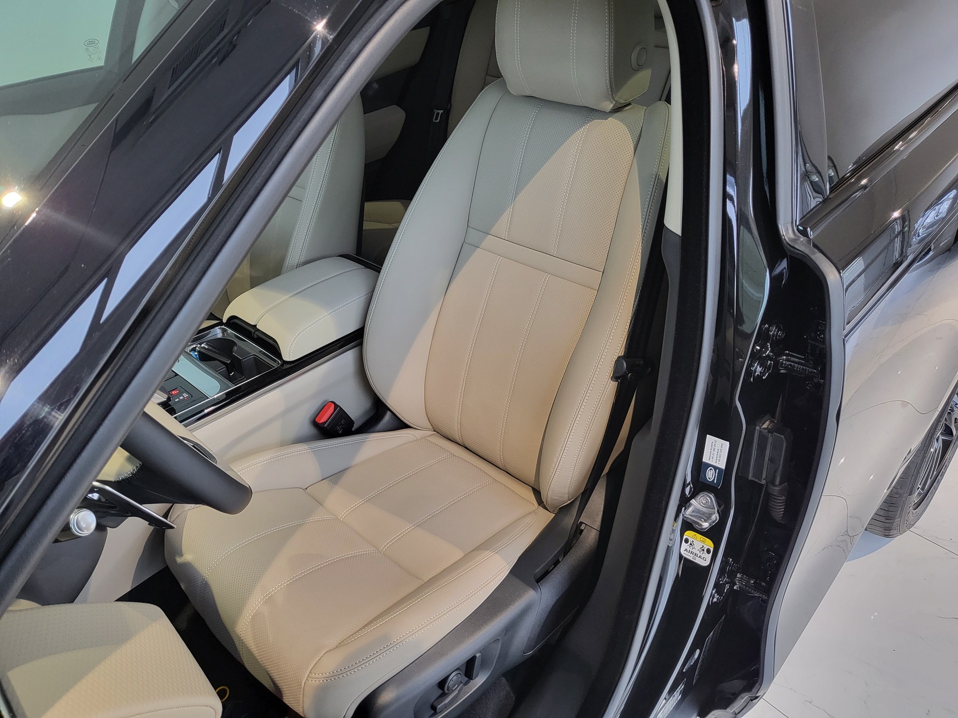 LAND ROVER Range Rover Velar P 250 SE Automatic-showroom-element-3