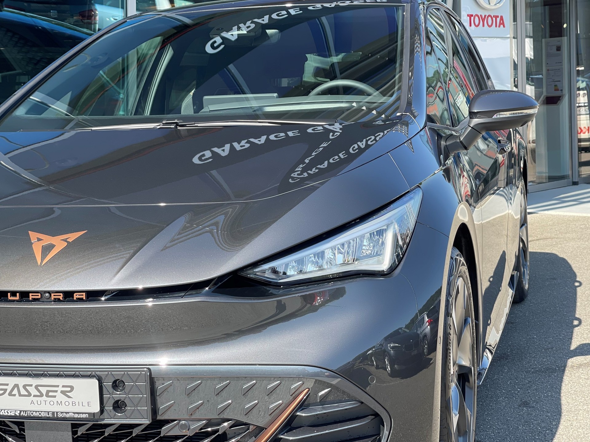 CUPRA Born 77 kWh e-Boost-showroom-element-1