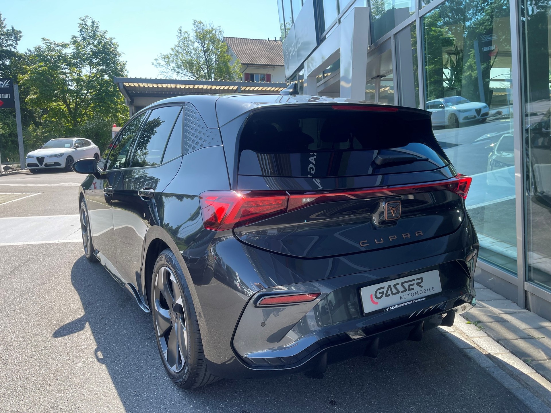 CUPRA Born 77 kWh e-Boost-showroom-element-2
