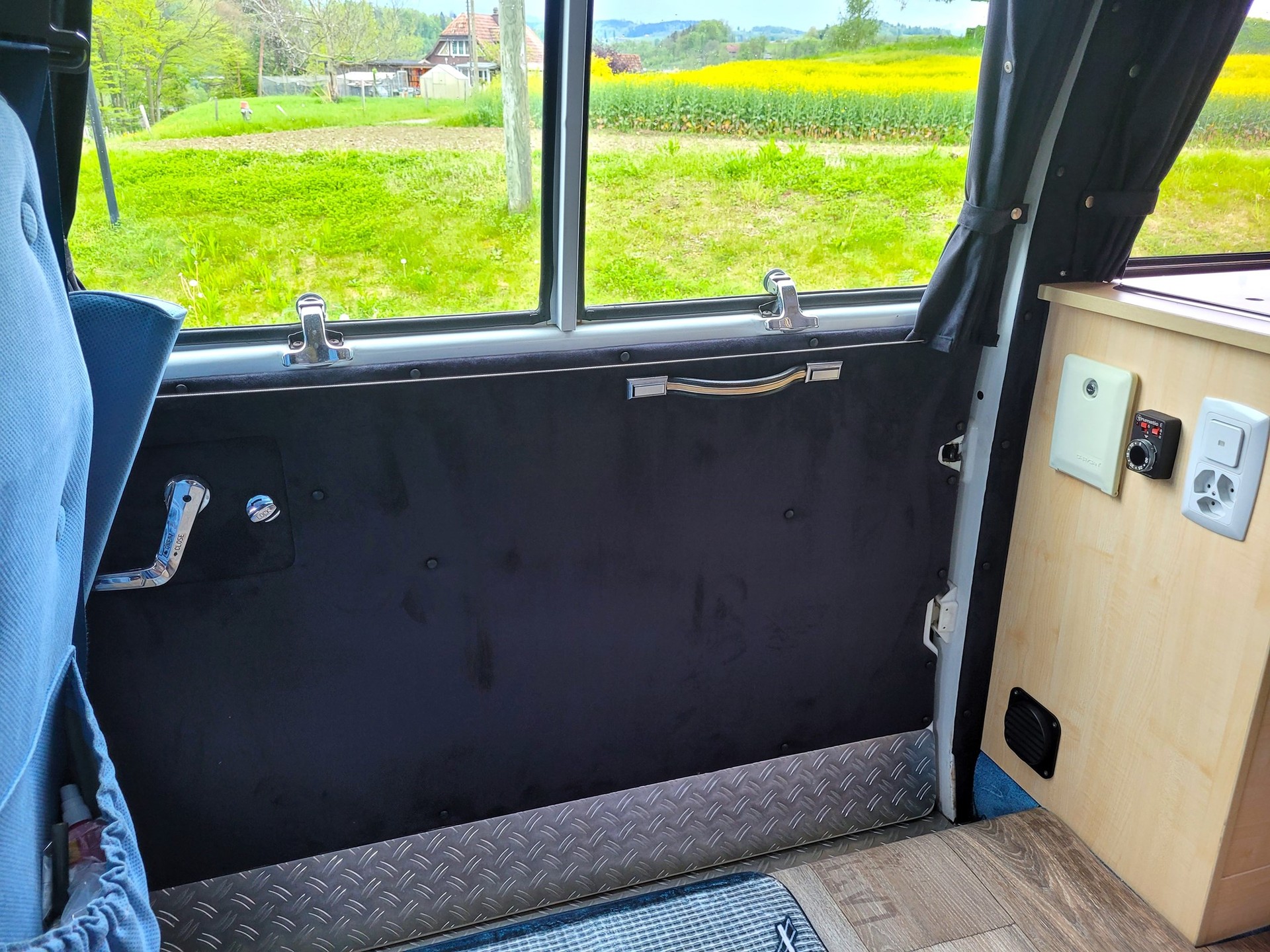 CHEVROLET G-Van Chevy G-20 5.0L V8 Contempo-image-11