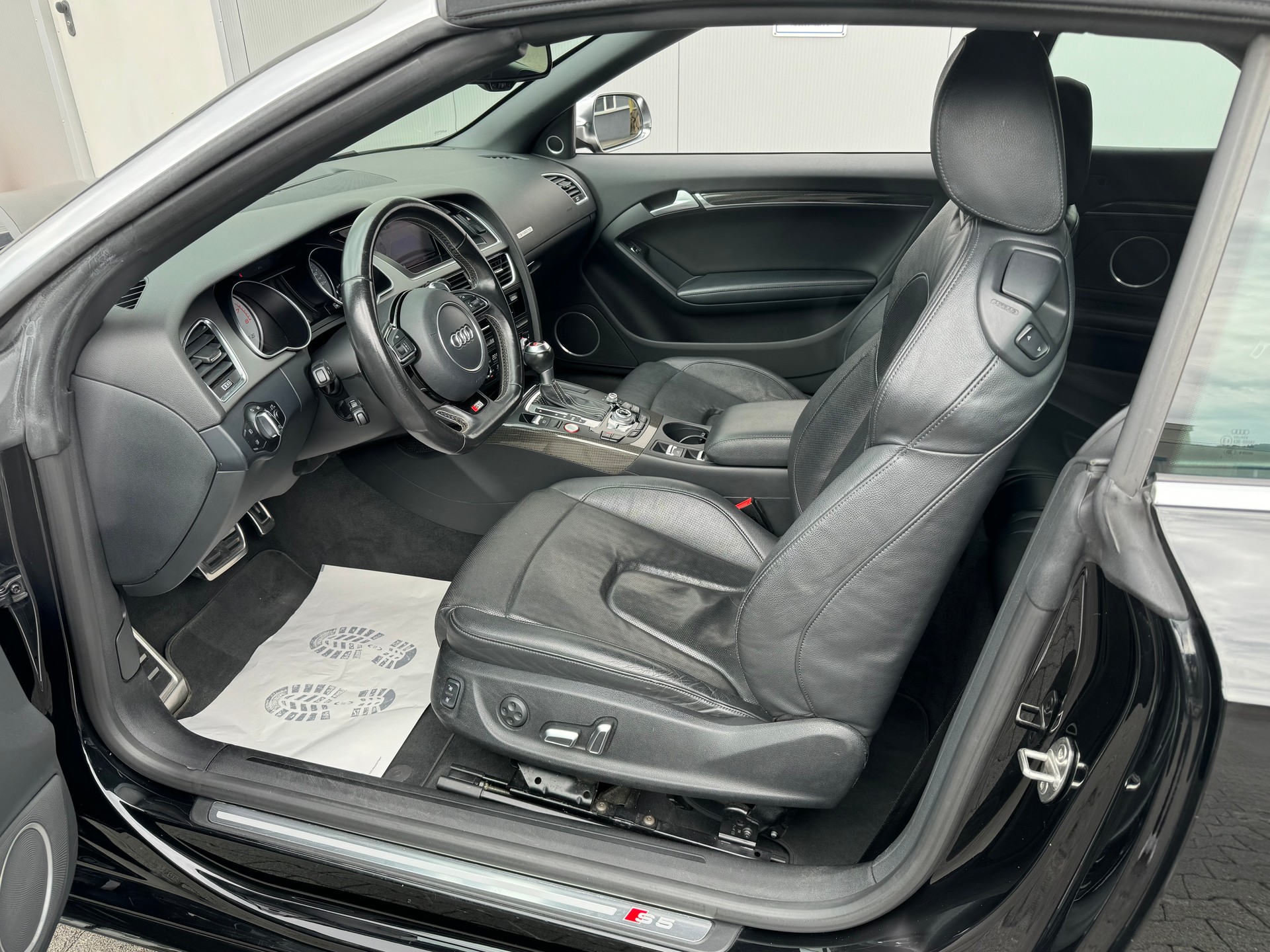 AUDI S5 Cabrio 3.0 TFSI quattro S-tronic-image-12