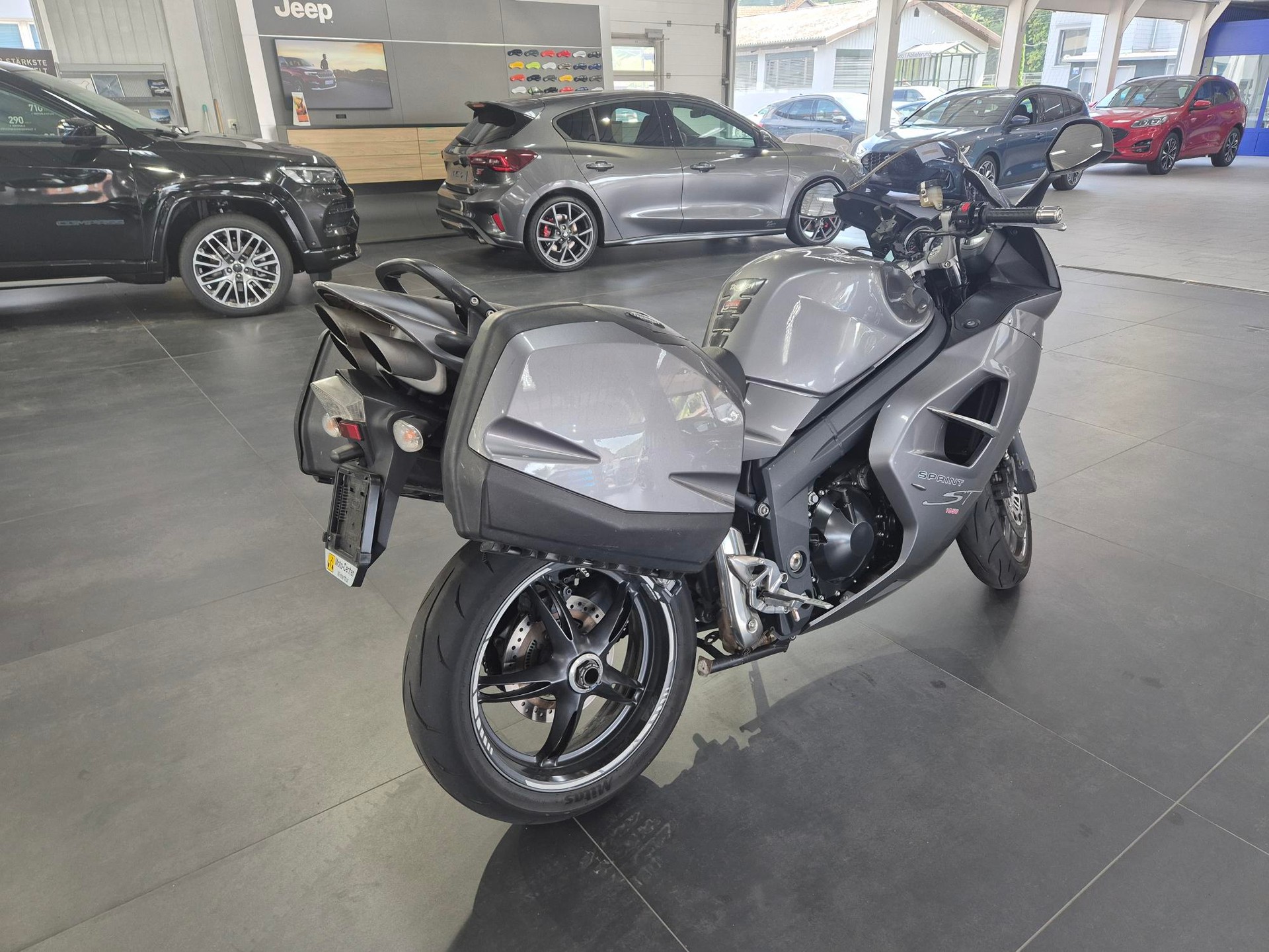 TRIUMPH ST 1050-image-2
