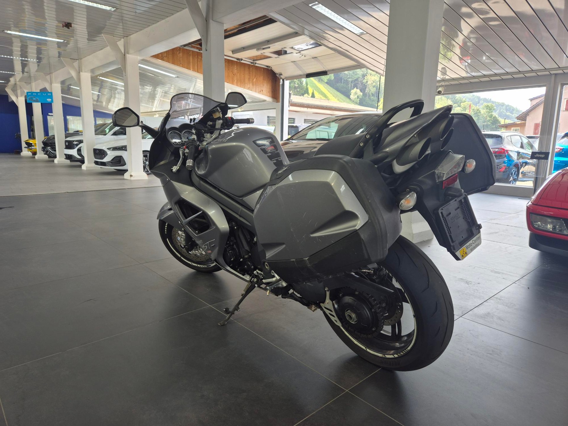 TRIUMPH ST 1050-image-1