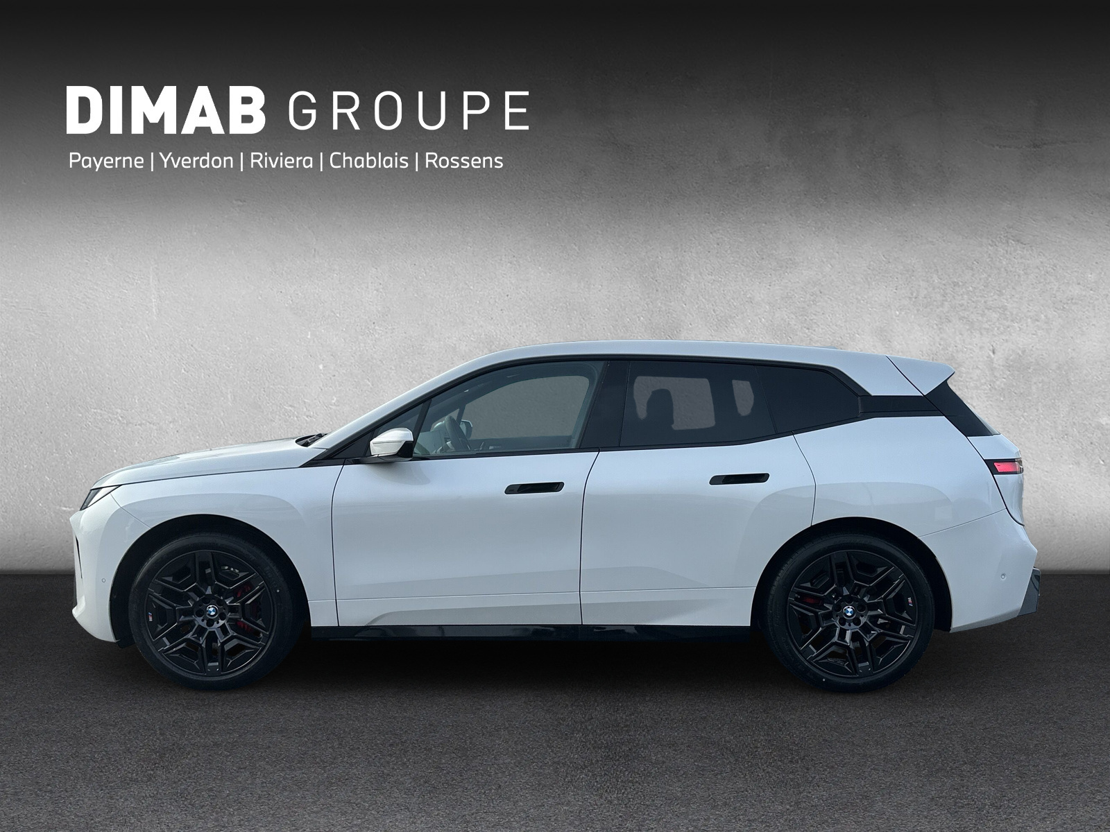 BMW iX xDrive60 M Sport Pro **Action de leasing à 0.9%**-showroom-element-1