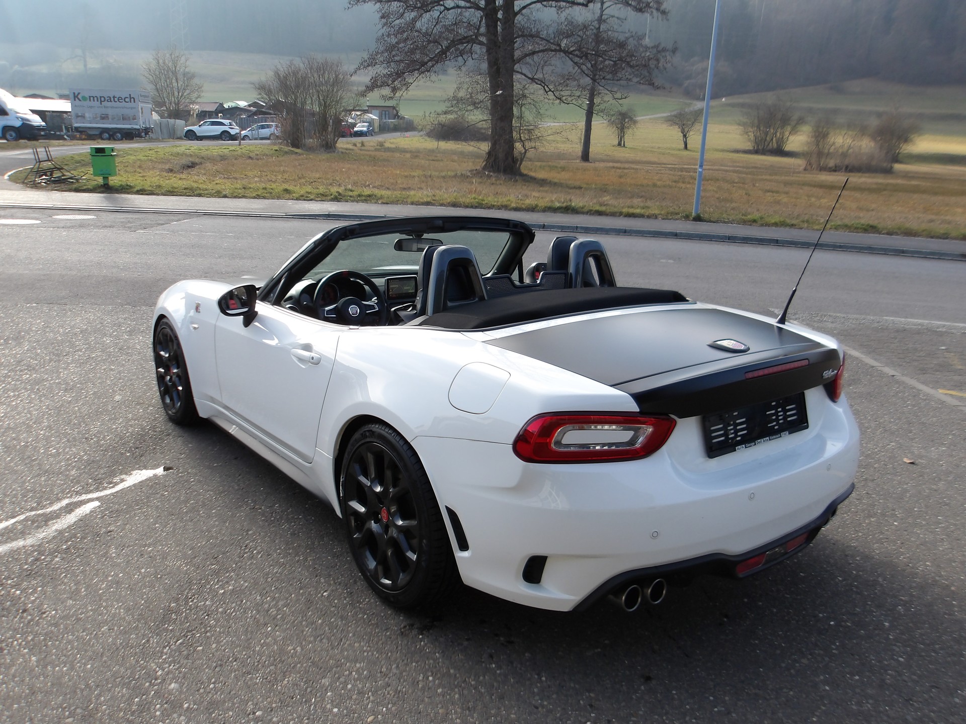 FIAT 124 Spider 1.4 TB Abarth Automatic-image-13