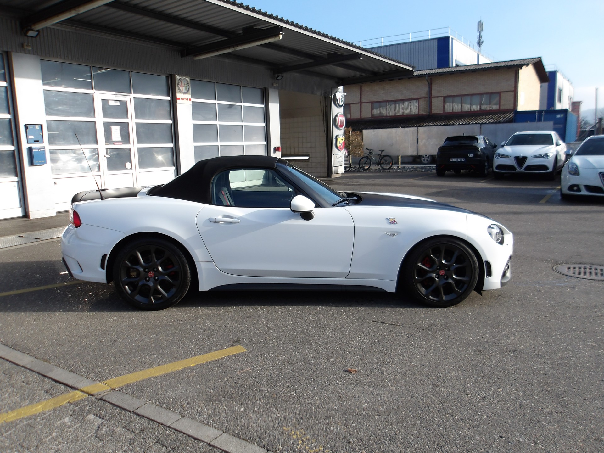 FIAT 124 Spider 1.4 TB Abarth Automatic-image-5