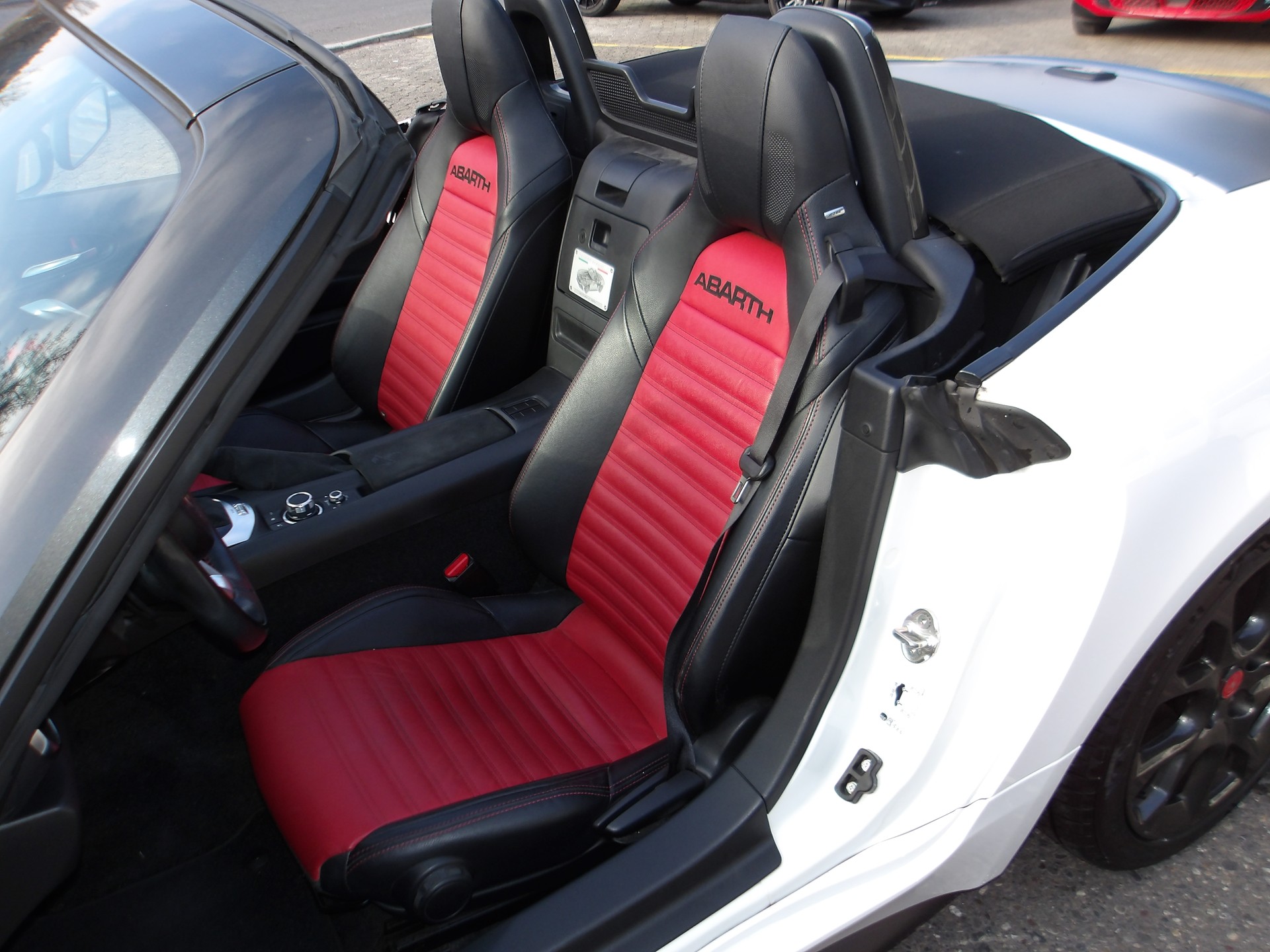 FIAT 124 Spider 1.4 TB Abarth Automatic-image-8