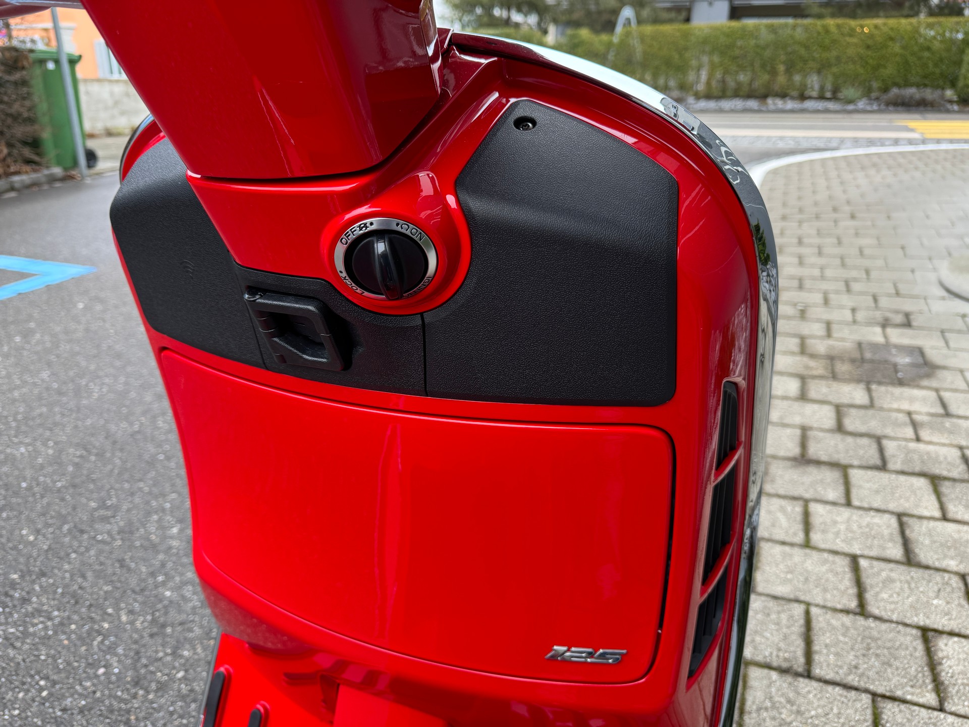 PIAGGIO Vespa GTS 125 Super RST Euro 5+-image-8