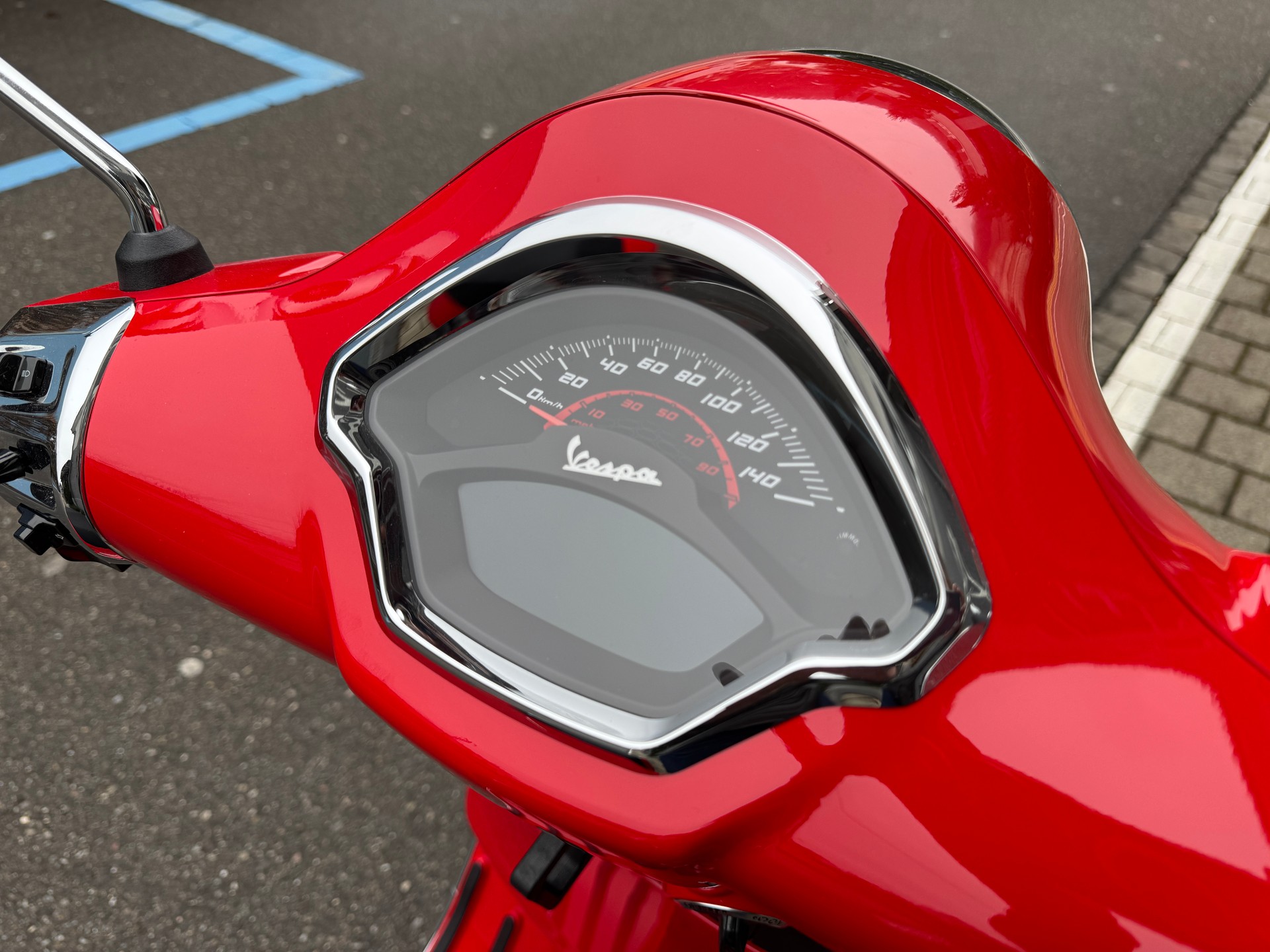 PIAGGIO Vespa GTS 125 Super RST Euro 5+-image-4