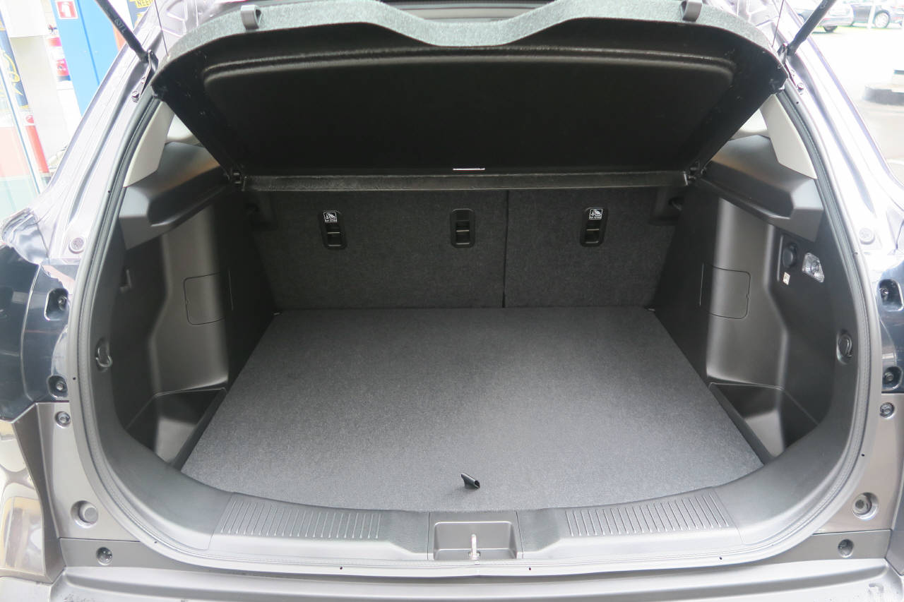 SUZUKI S-Cross 1.4 T Sakura Top Hybrid 4x4-image-15