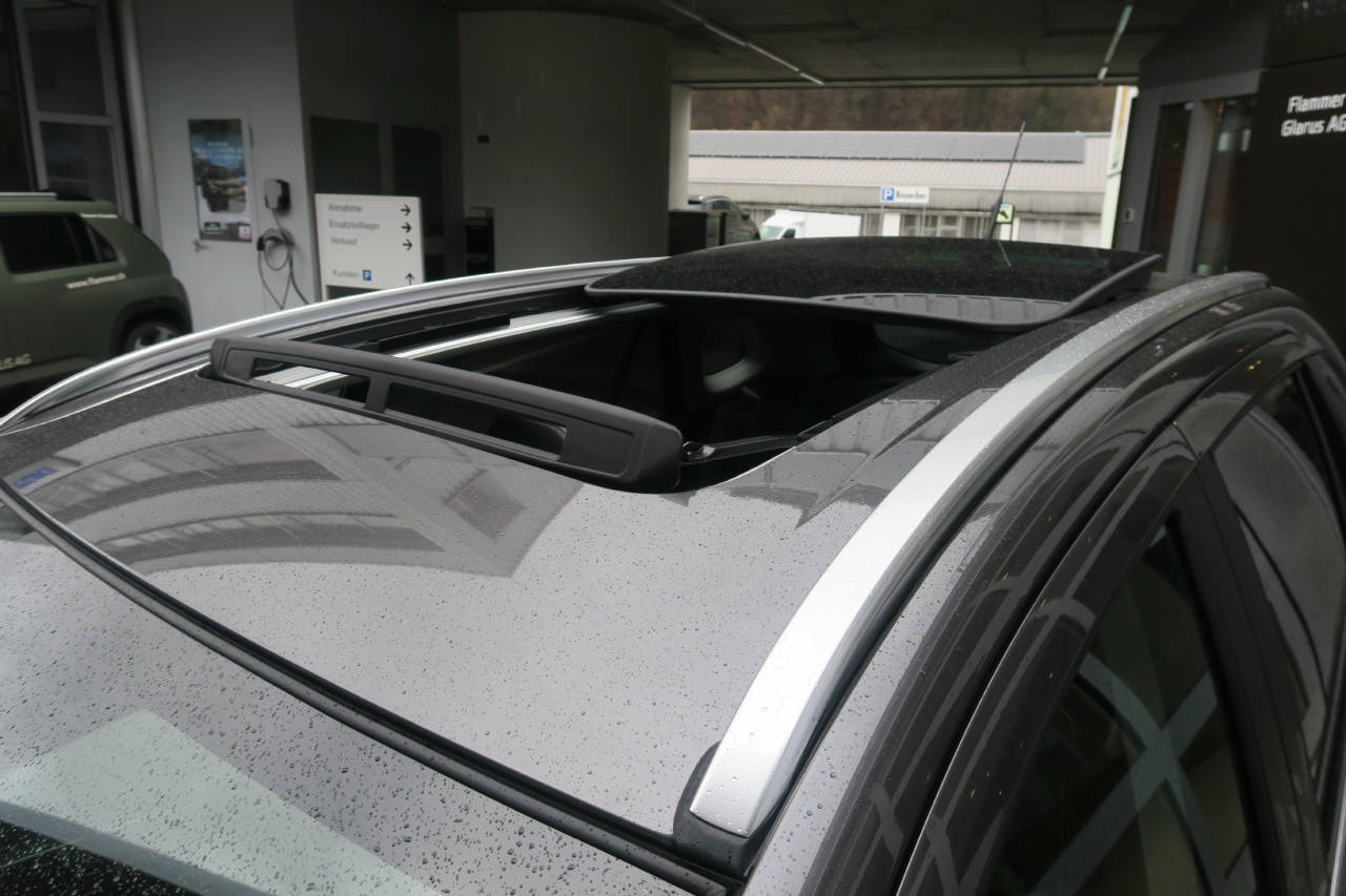 SUZUKI S-Cross 1.4 T Sakura Top Hybrid 4x4-image-13