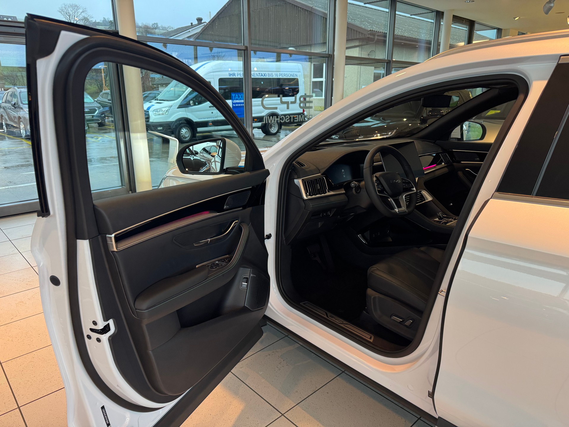 BYD Seal U DM-i Design AWD-image-10