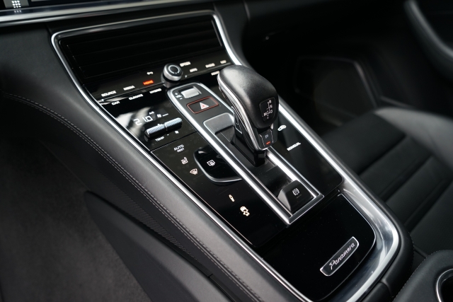 PORSCHE Panamera 4S E-Hybrid Sport Turismo-image-9