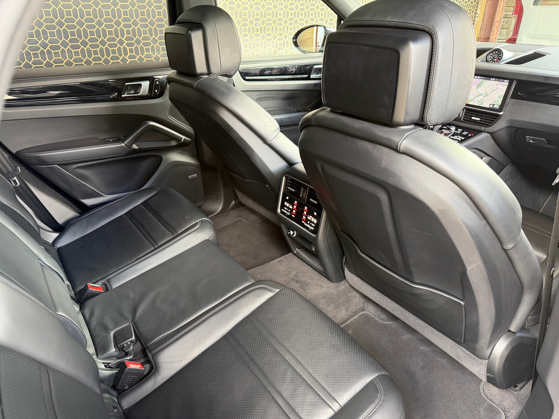 PORSCHE Cayenne Coupé-image-8