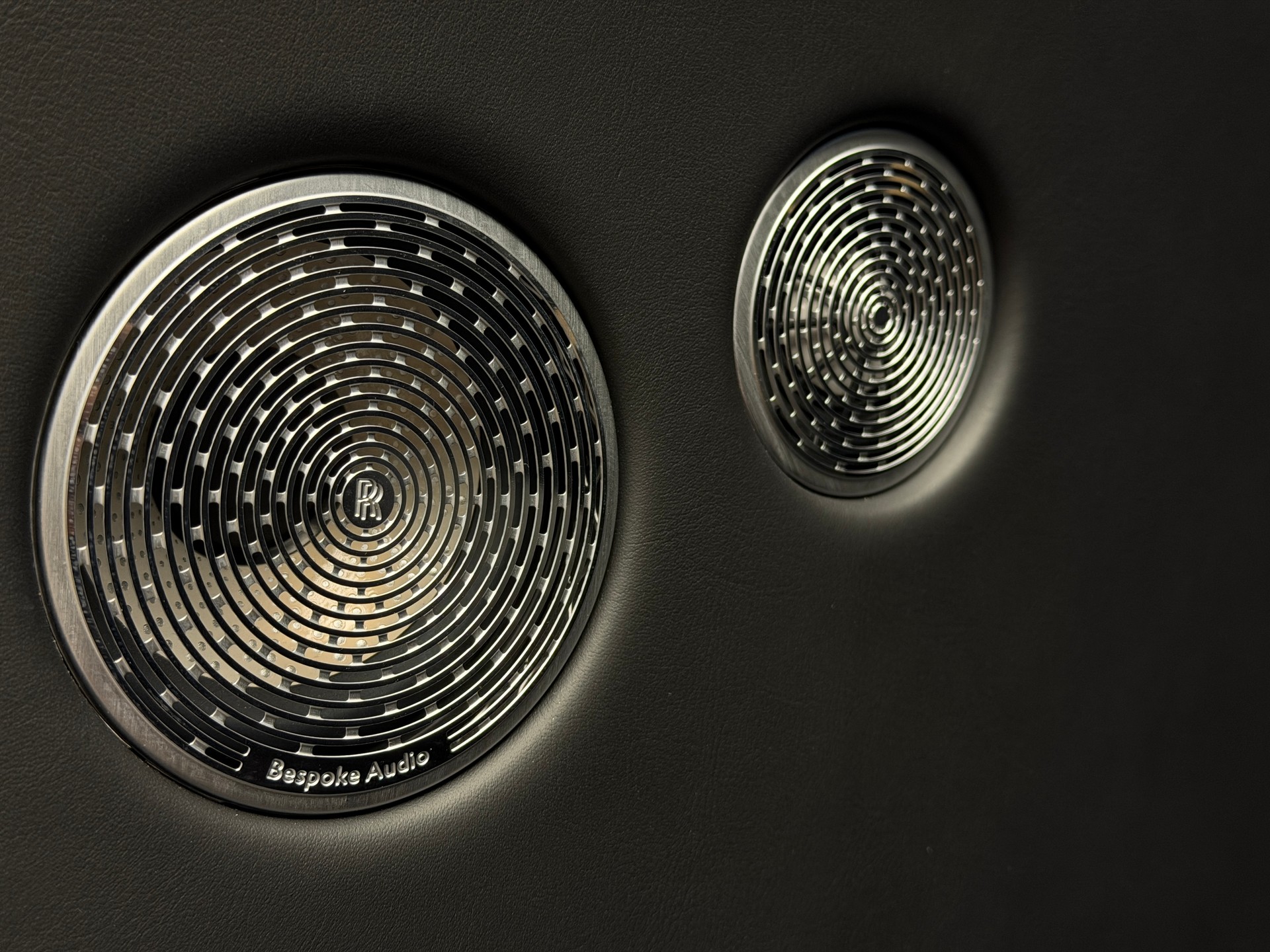 ROLLS-ROYCE Ghost II 6.75 V12 Black Badge – Bespoke „Forbidden Rose“-image-26