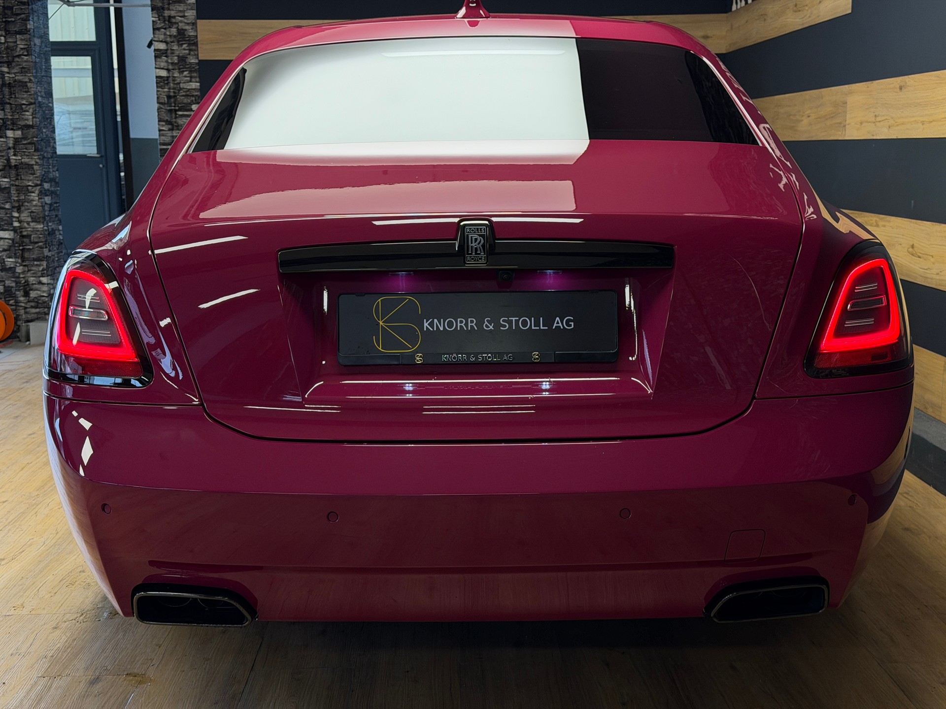 ROLLS-ROYCE Ghost II 6.75 V12 Black Badge – Bespoke „Forbidden Rose“-image-10