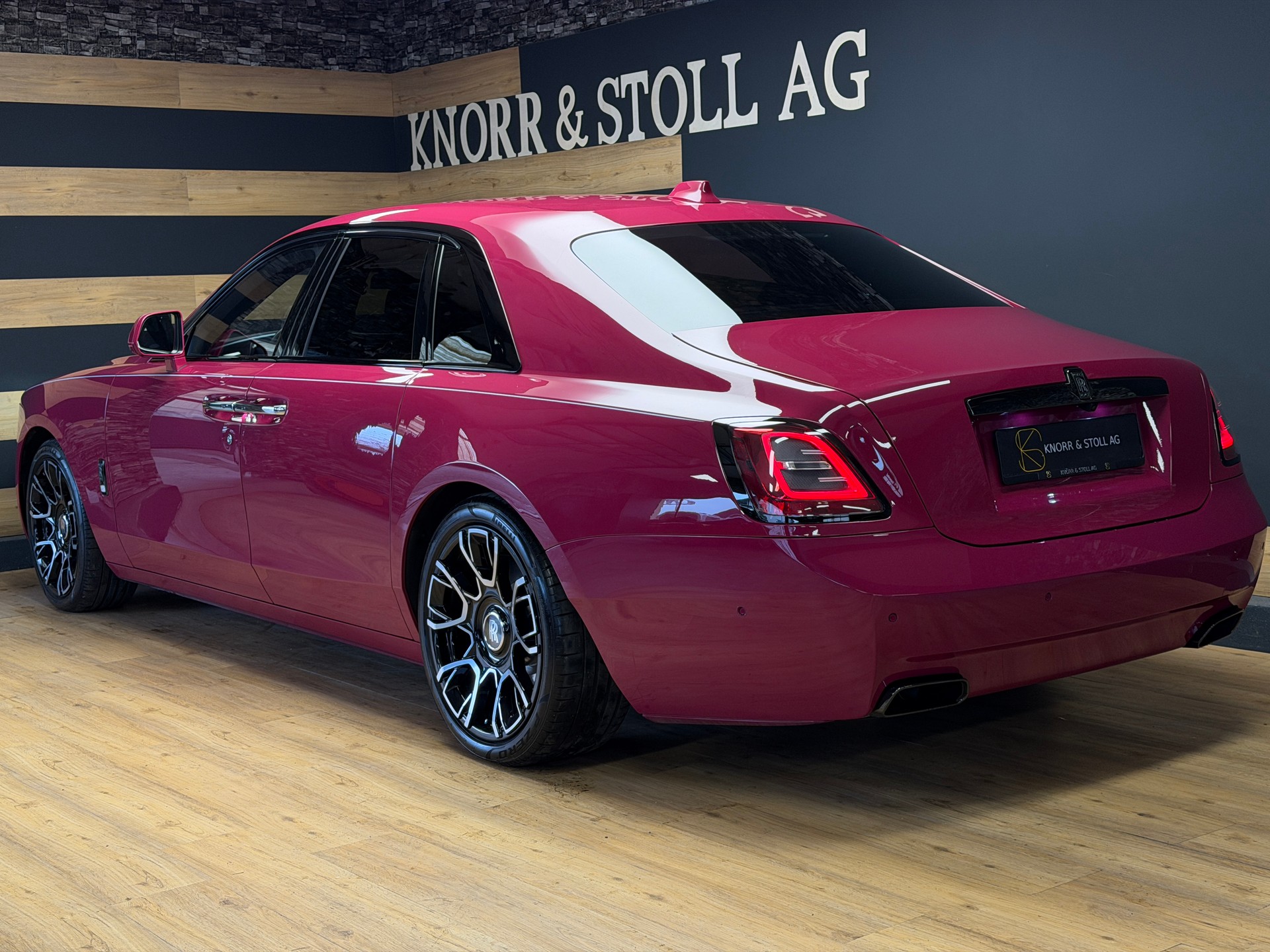 ROLLS-ROYCE Ghost II 6.75 V12 Black Badge – Bespoke „Forbidden Rose“-image-5