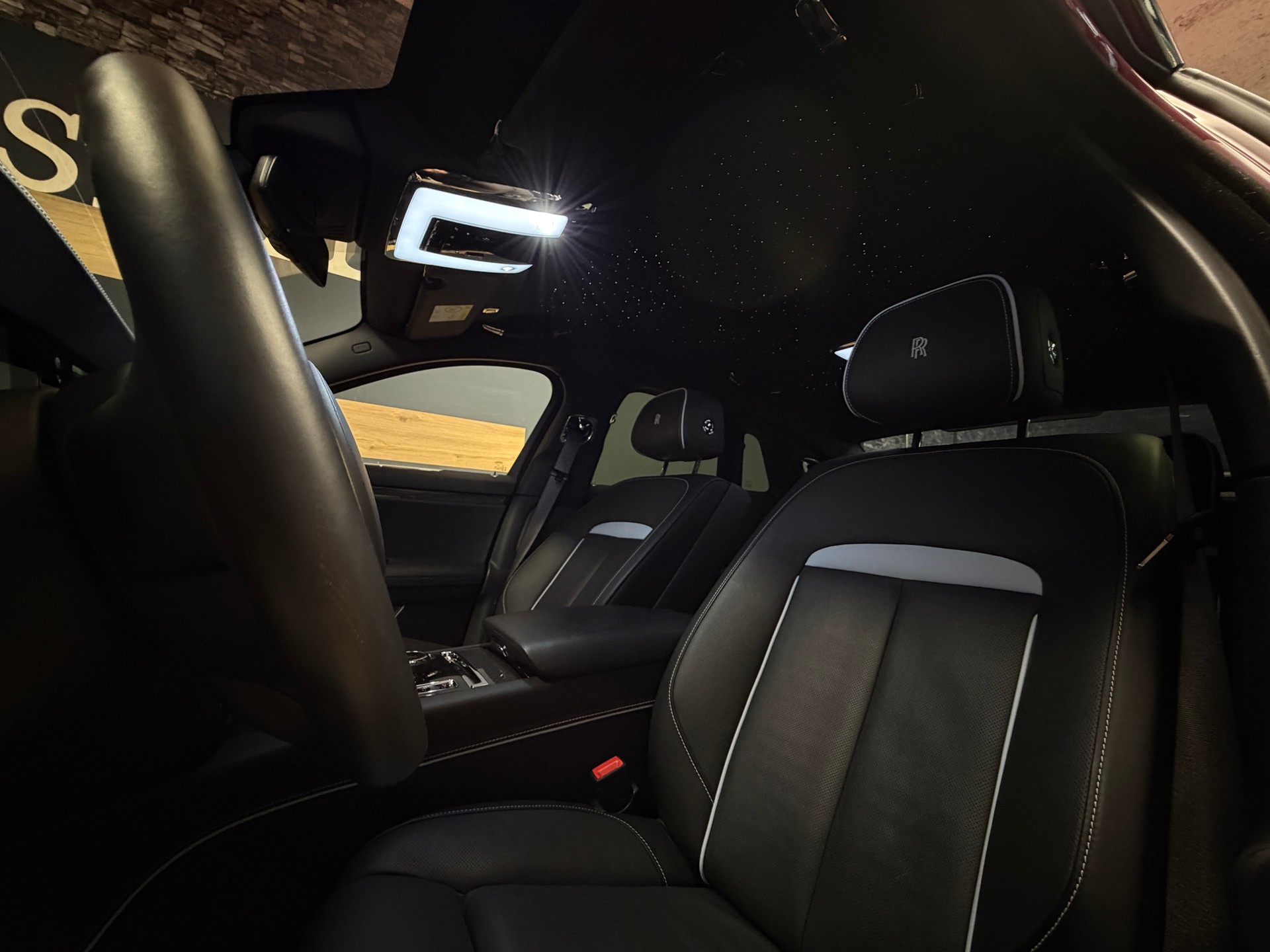 ROLLS-ROYCE Ghost II 6.75 V12 Black Badge – Bespoke „Forbidden Rose“-image-22