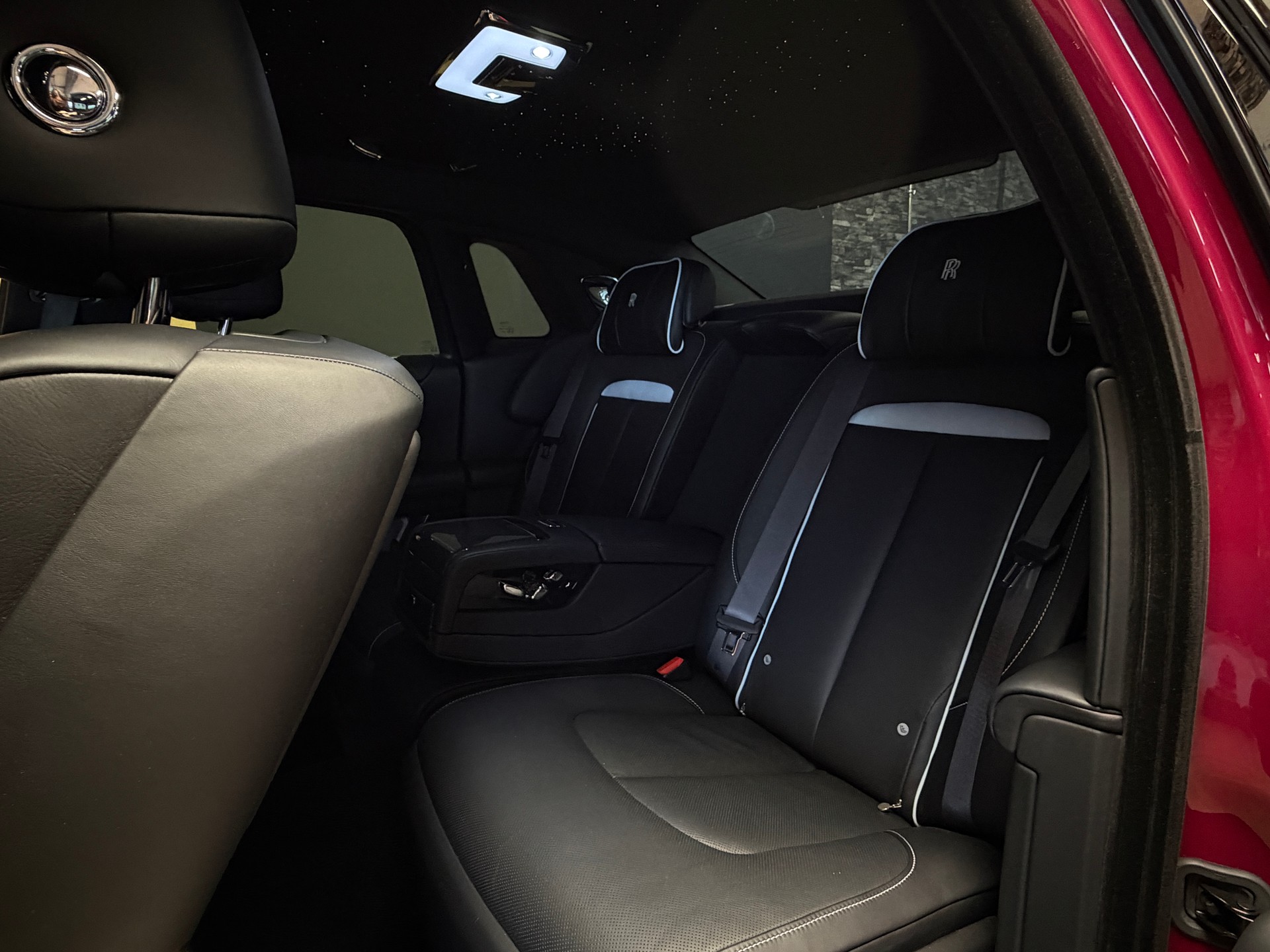 ROLLS-ROYCE Ghost II 6.75 V12 Black Badge – Bespoke „Forbidden Rose“-image-11