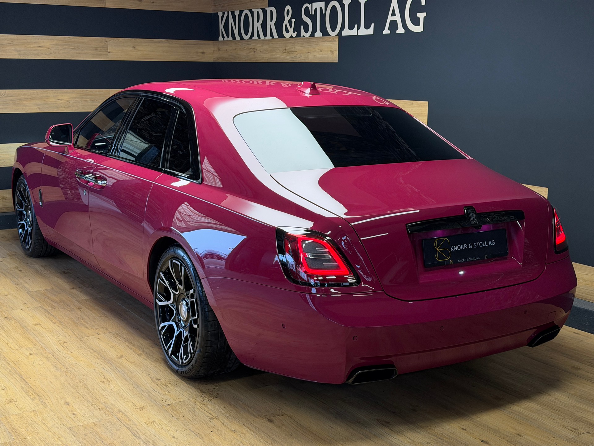ROLLS-ROYCE Ghost II 6.75 V12 Black Badge – Bespoke „Forbidden Rose“-image-9