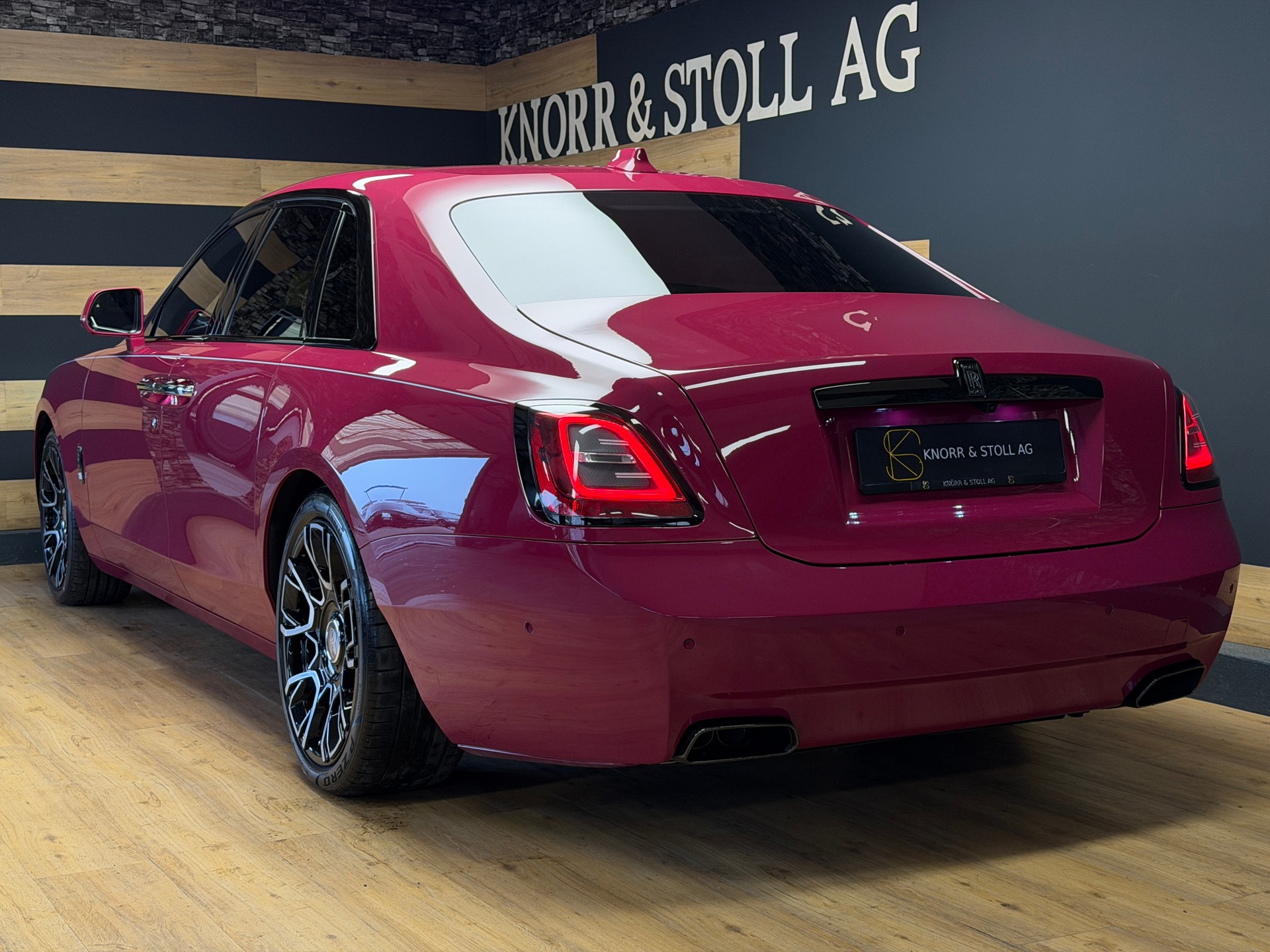 ROLLS-ROYCE Ghost II 6.75 V12 Black Badge – Bespoke „Forbidden Rose“-image-6