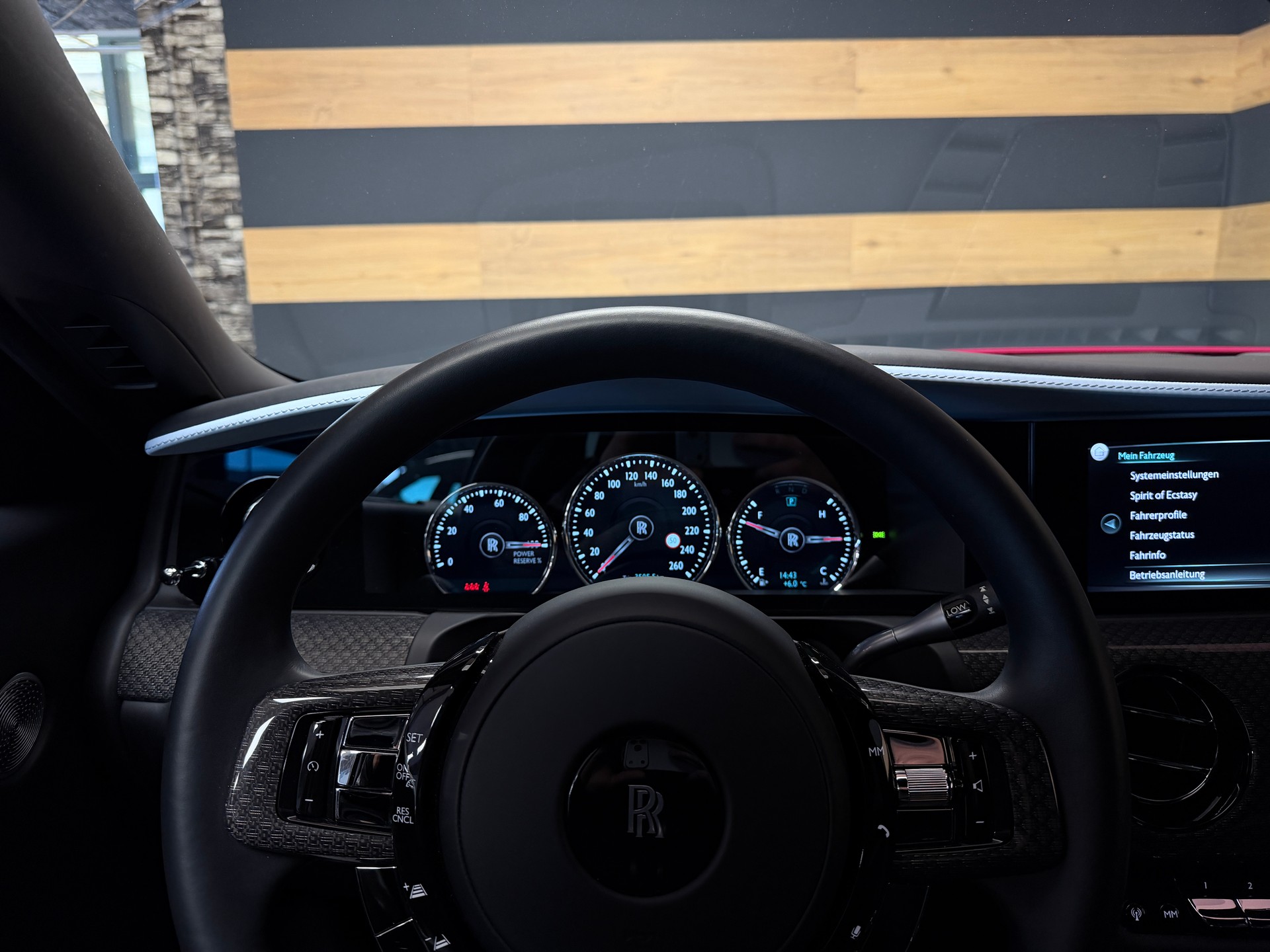 ROLLS-ROYCE Ghost II 6.75 V12 Black Badge – Bespoke „Forbidden Rose“-image-20