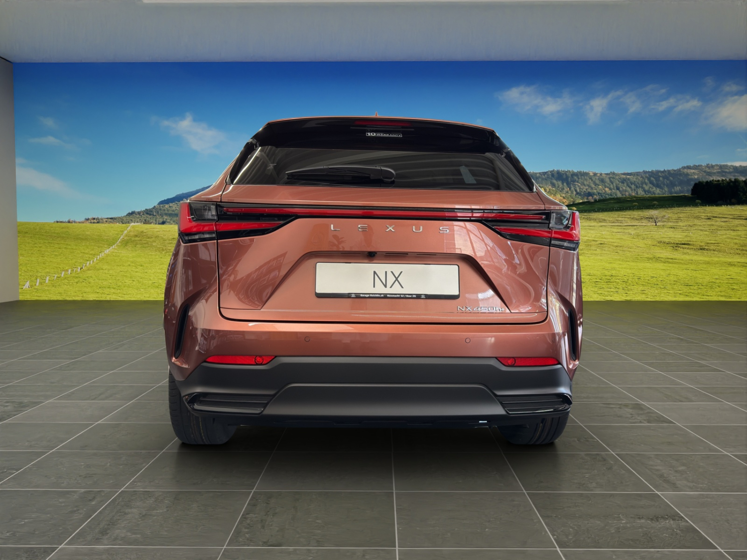 LEXUS NX 450h+ Excellence-showroom-element-3