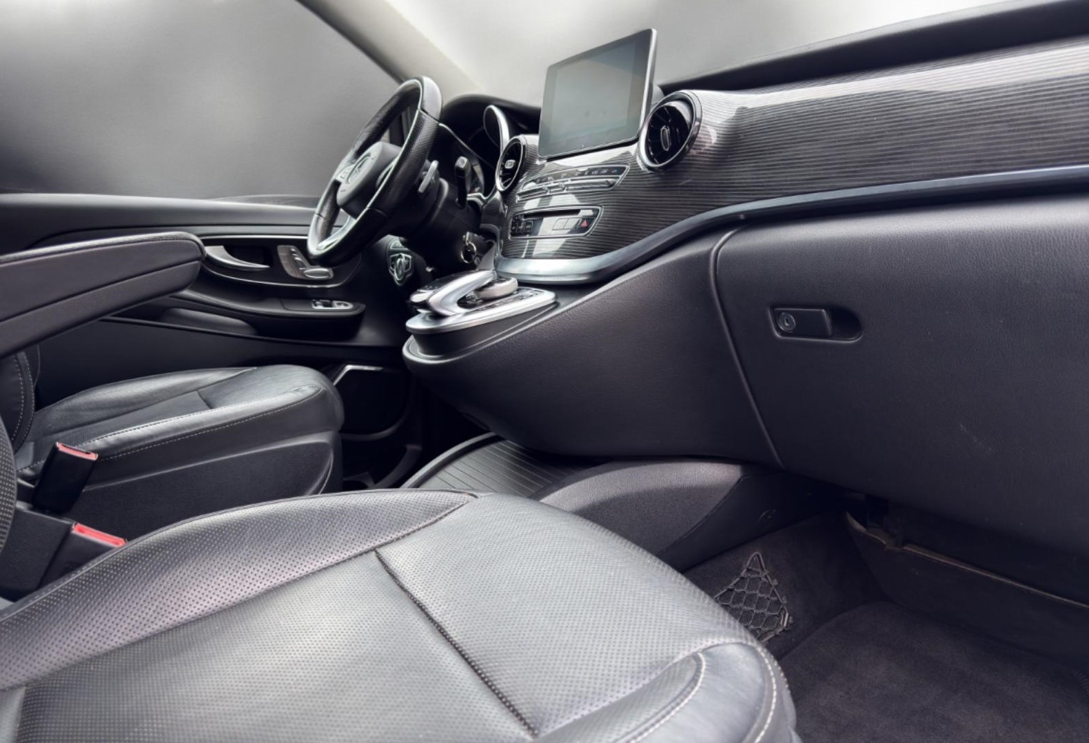 MERCEDES-BENZ V 300 d lang Swiss Edition 4Matic 9G-Tronic-image-13