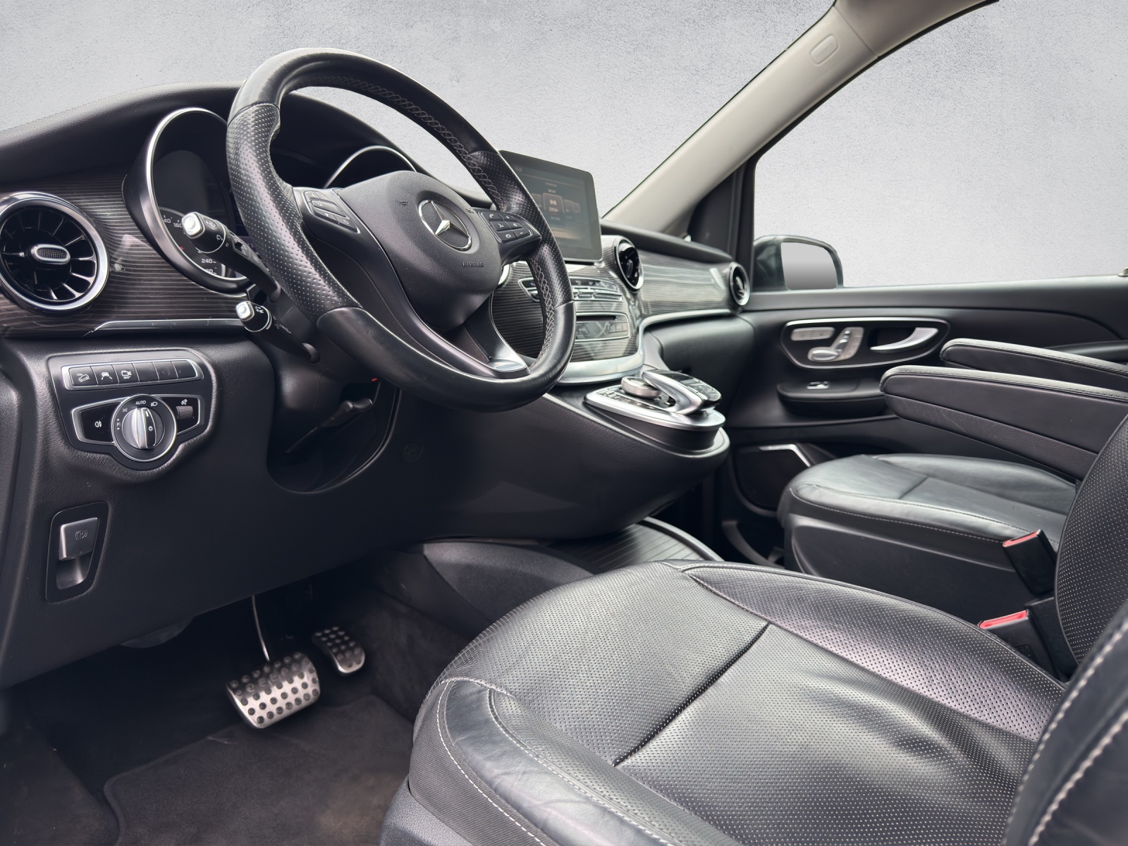 MERCEDES-BENZ V 300 d lang Swiss Edition 4Matic 9G-Tronic-image-12