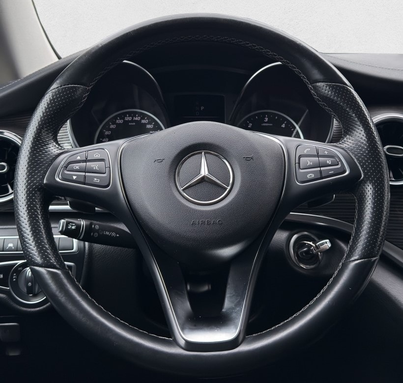 MERCEDES-BENZ V 300 d lang Swiss Edition 4Matic 9G-Tronic-image-8