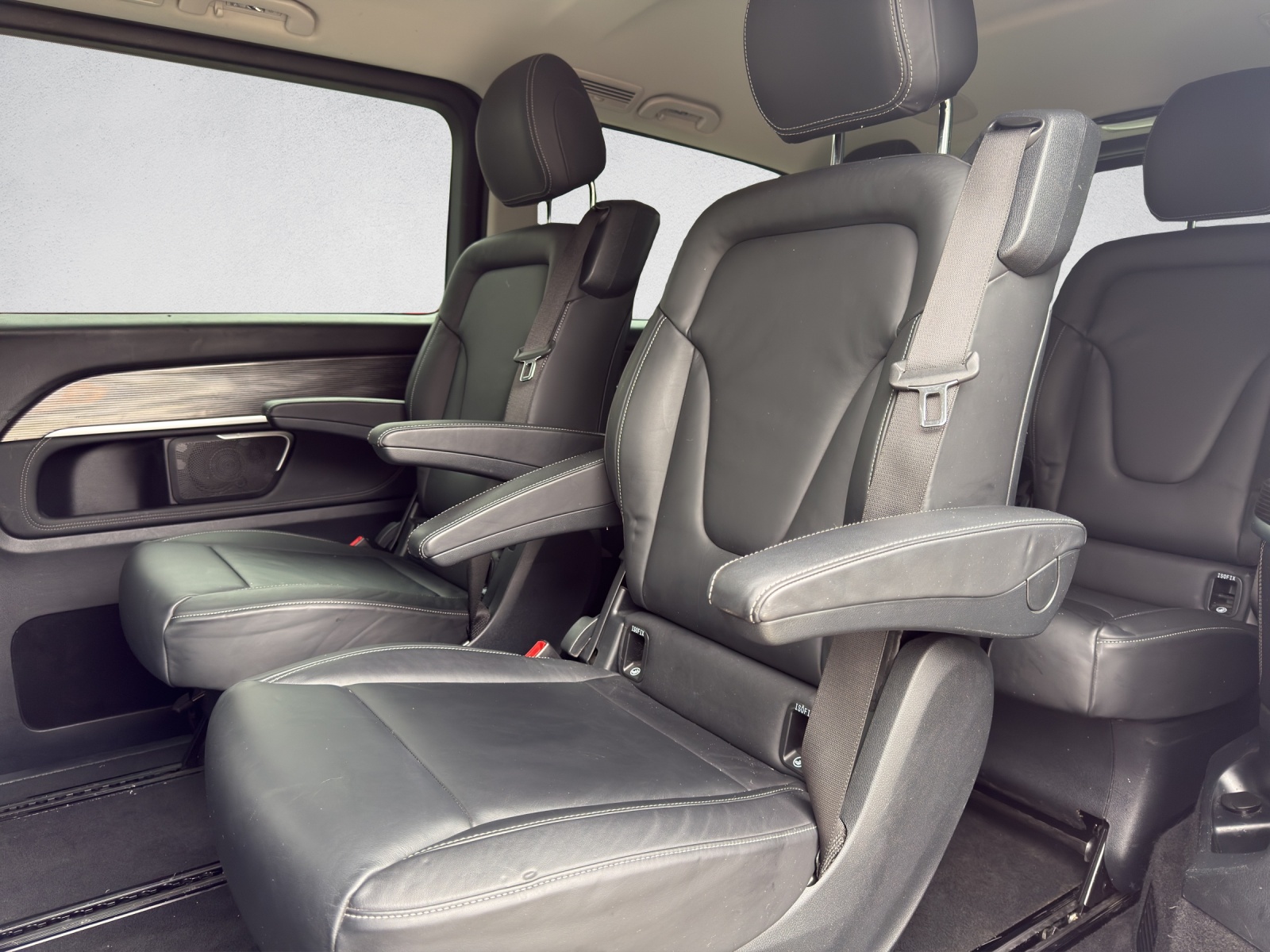 MERCEDES-BENZ V 300 d lang Swiss Edition 4Matic 9G-Tronic-image-15